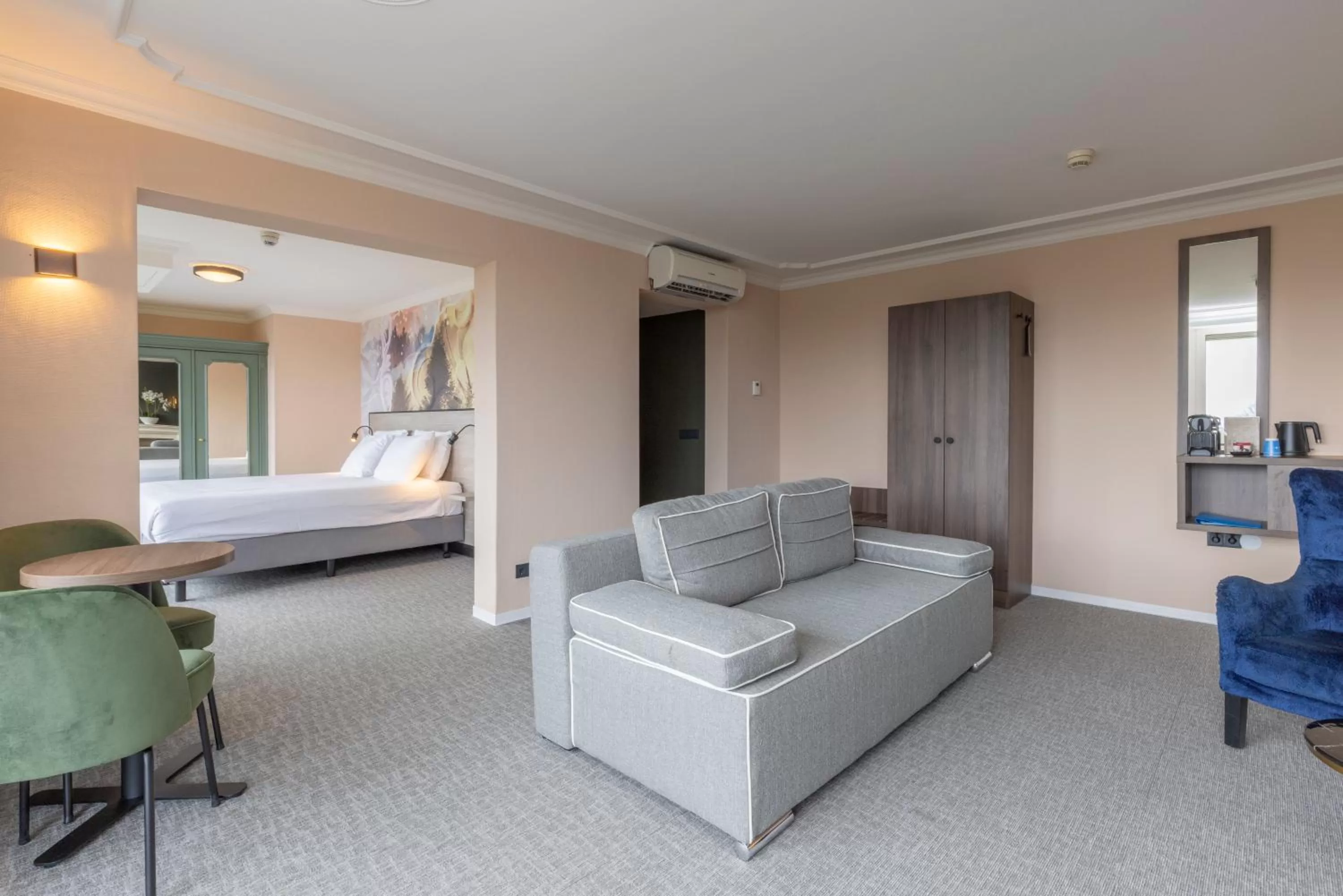 Bedroom, Bed in Fletcher Familiehotel De Hunzebergen