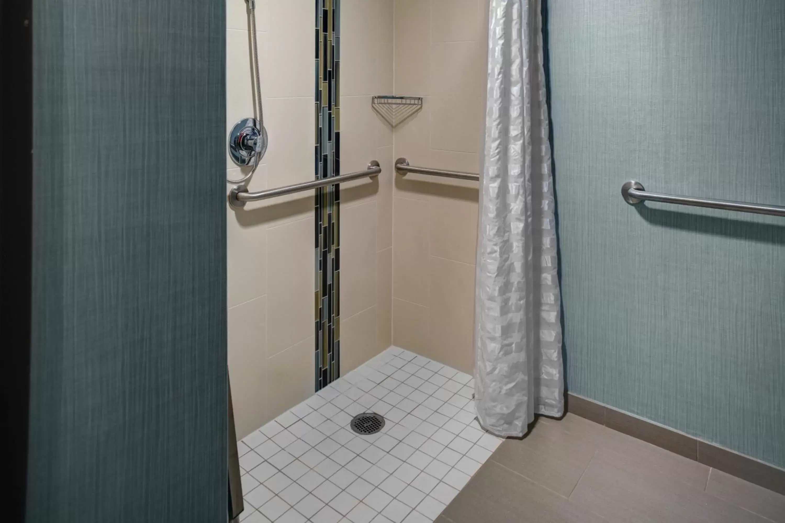 King Room with Sofa Bed and Accessible Tub - Disability Access in Hyatt Place Charlotte Airport Billy Graham Parkway