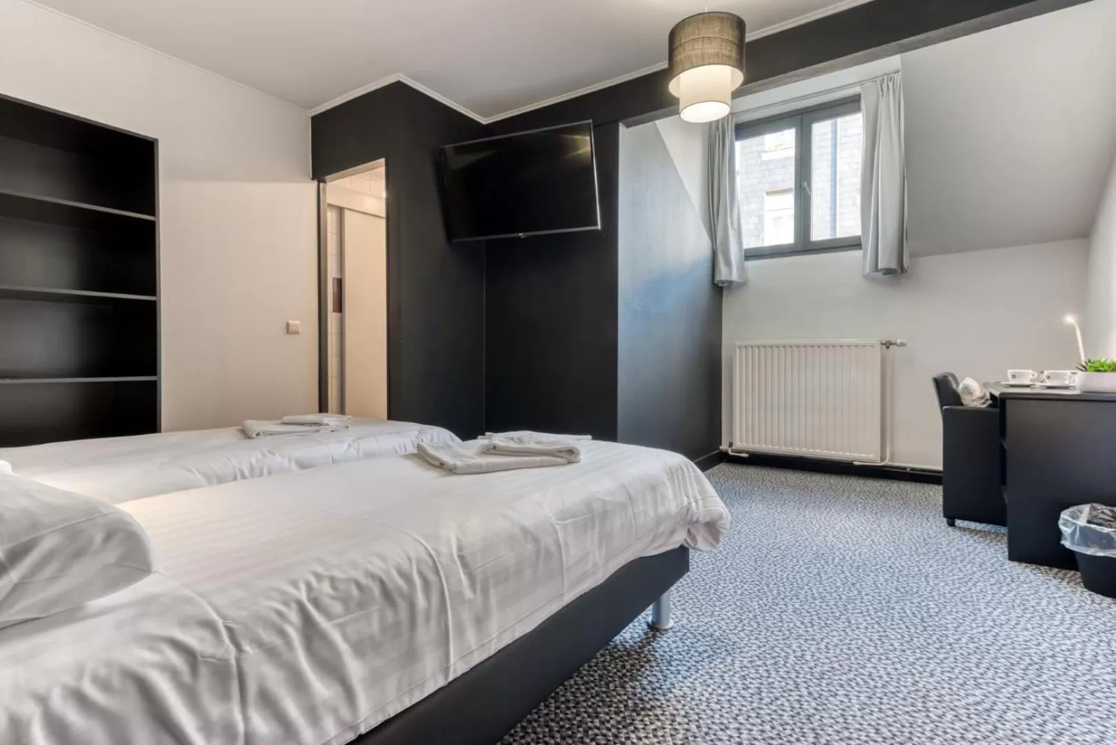 Bedroom, Bed in Hôtel de la Gare