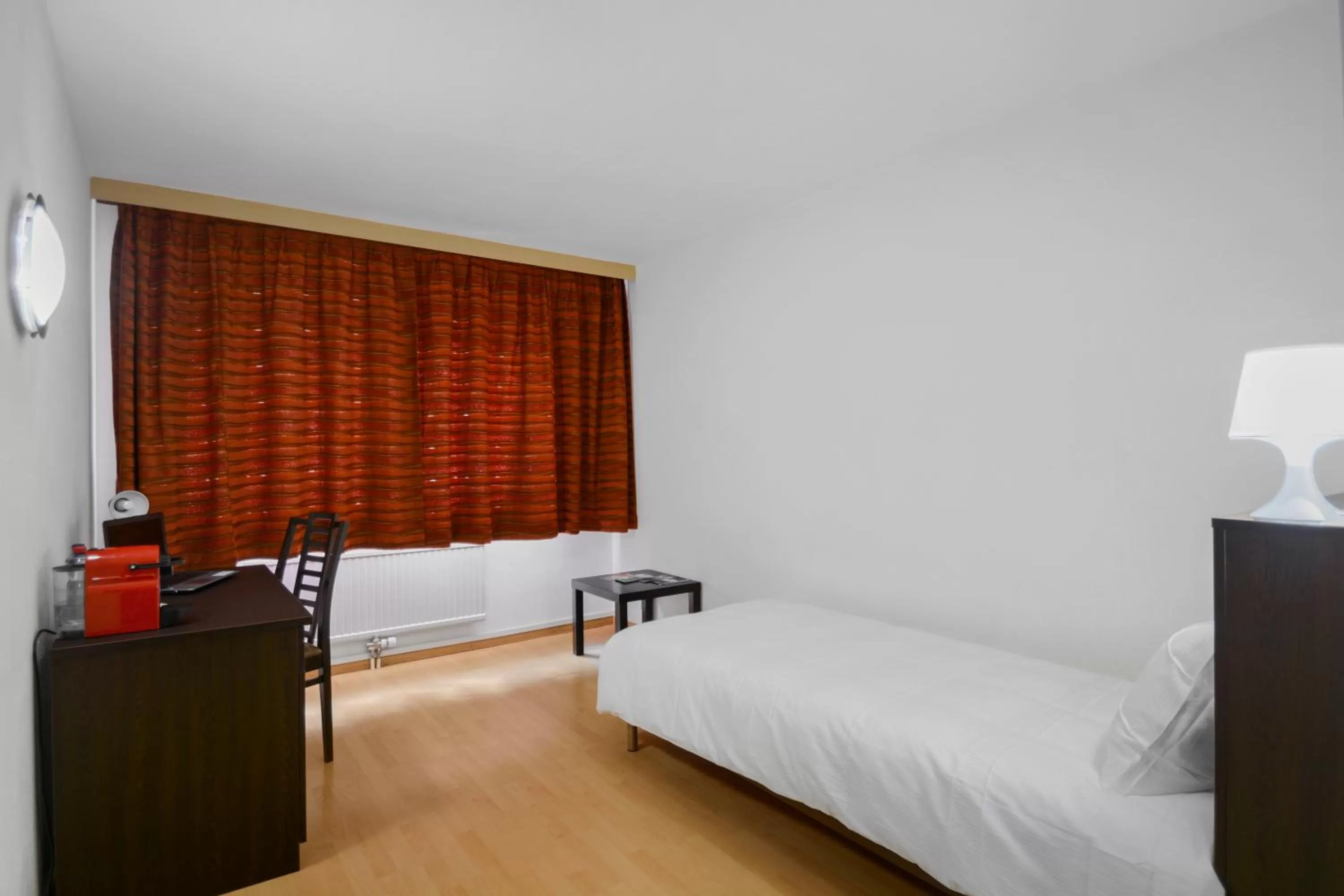 Photo of the whole room, Bed in Neuchâtel City Hôtel