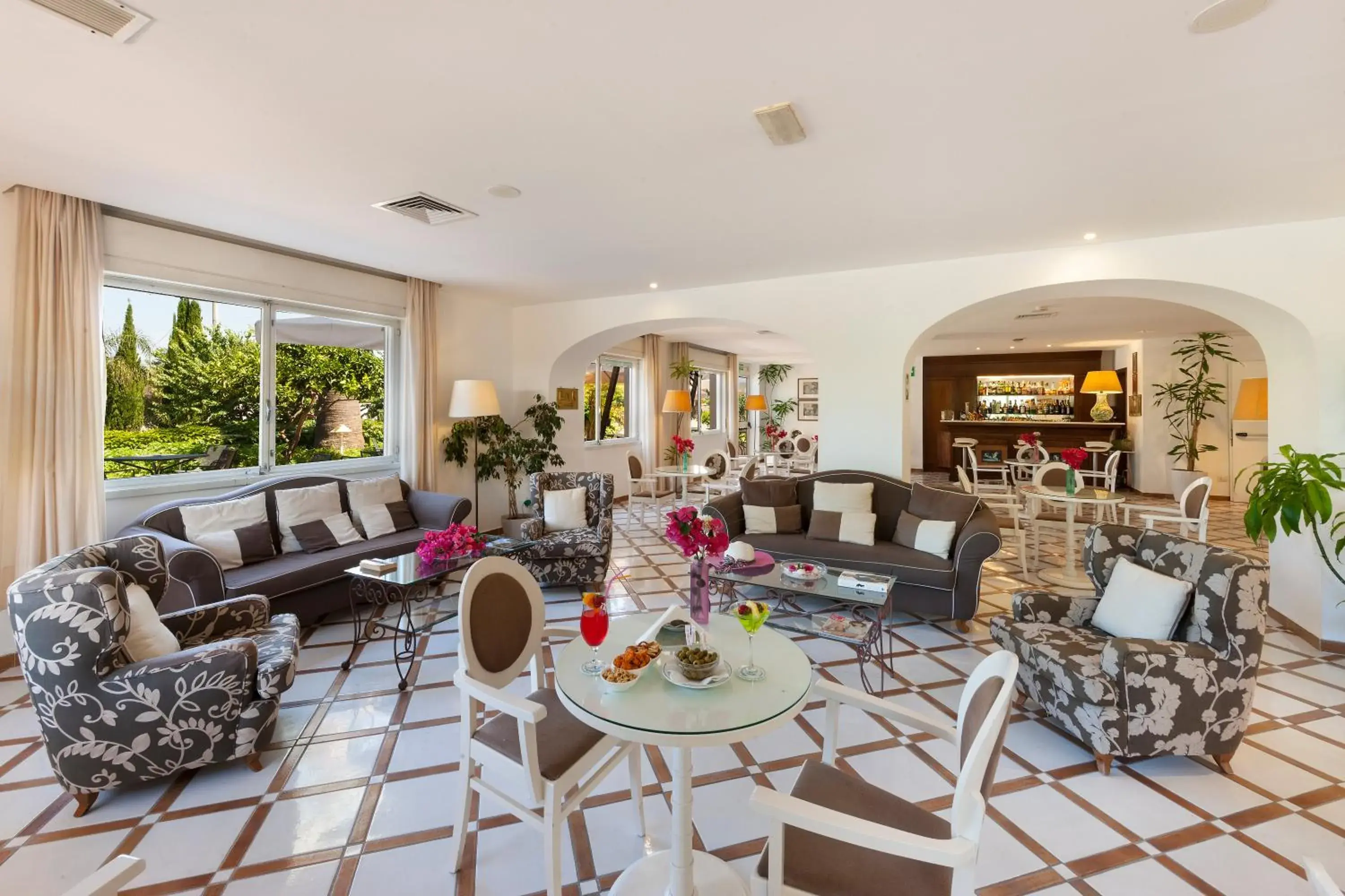 Lounge or bar, Seating Area in Hotel Alpha