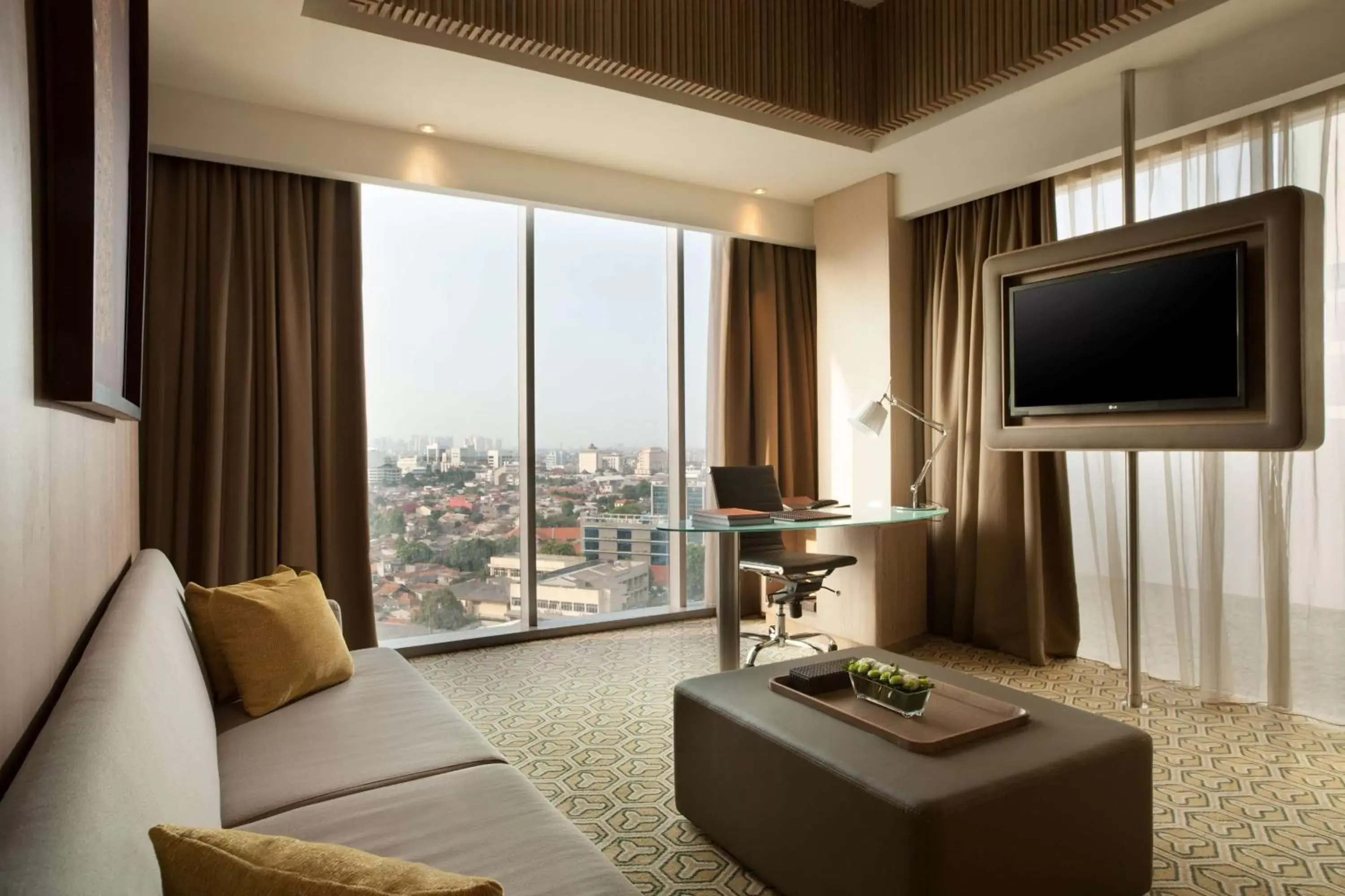 Living room, TV/Entertainment Center in DoubleTree by Hilton Jakarta - Diponegoro