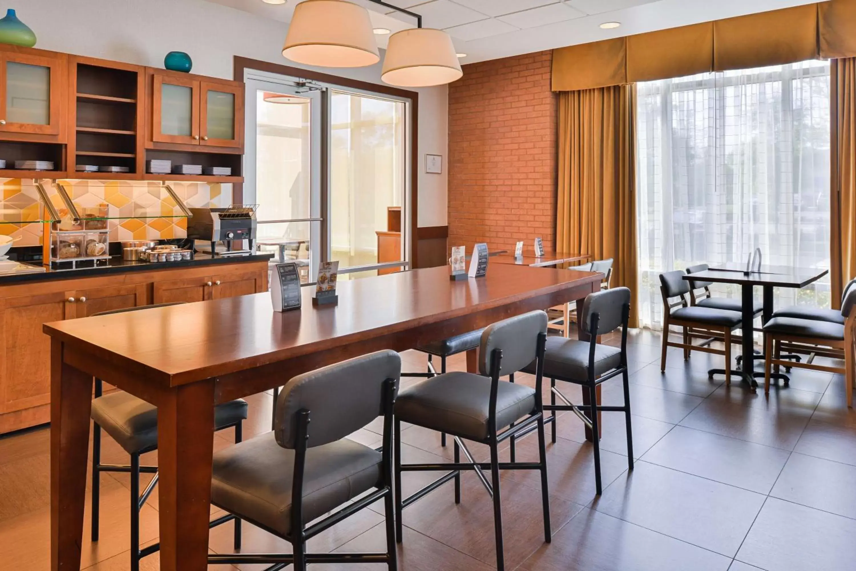 Restaurant/places to eat in Hyatt Place Chesapeake