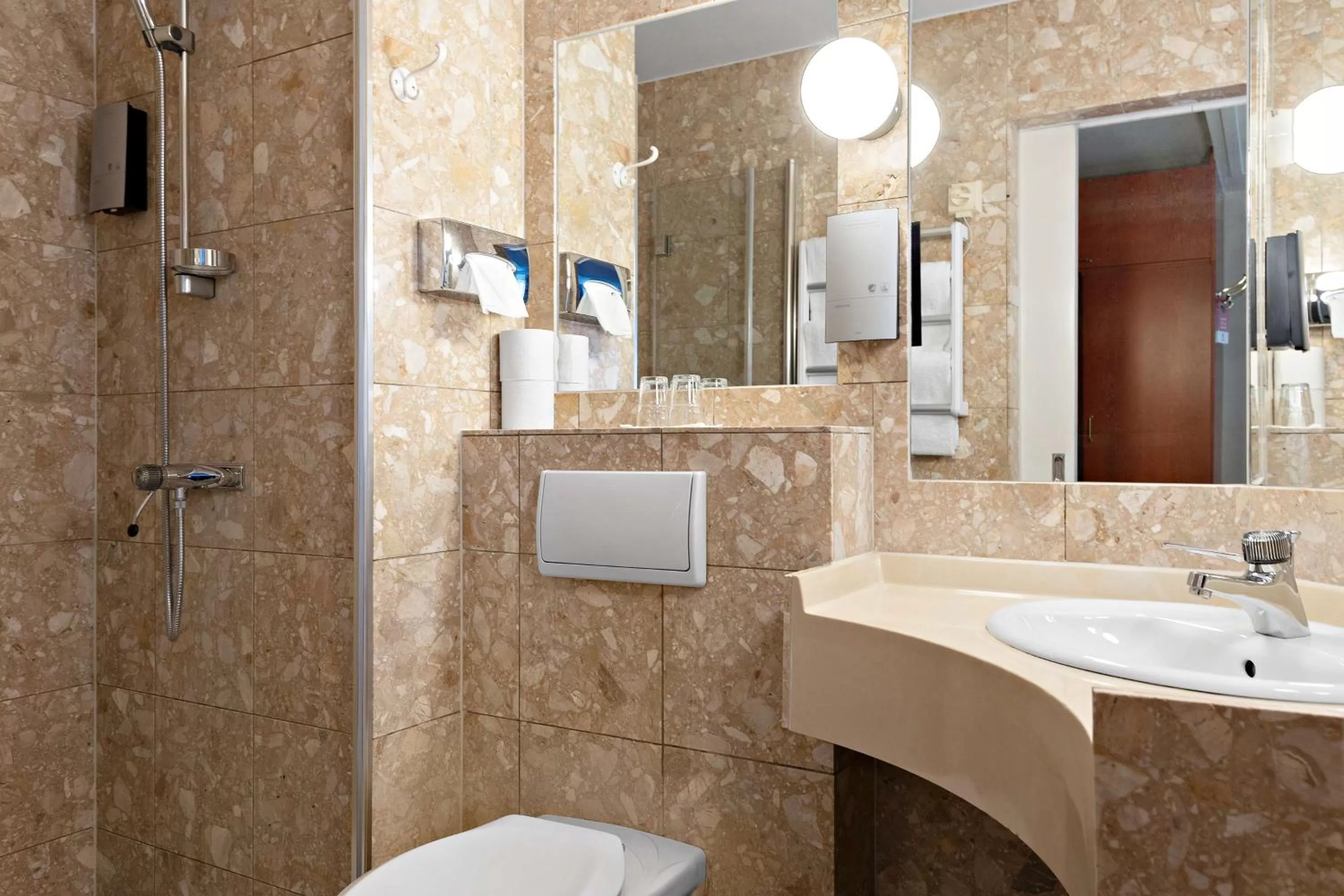 Bedroom in Best Western Strand Hotel