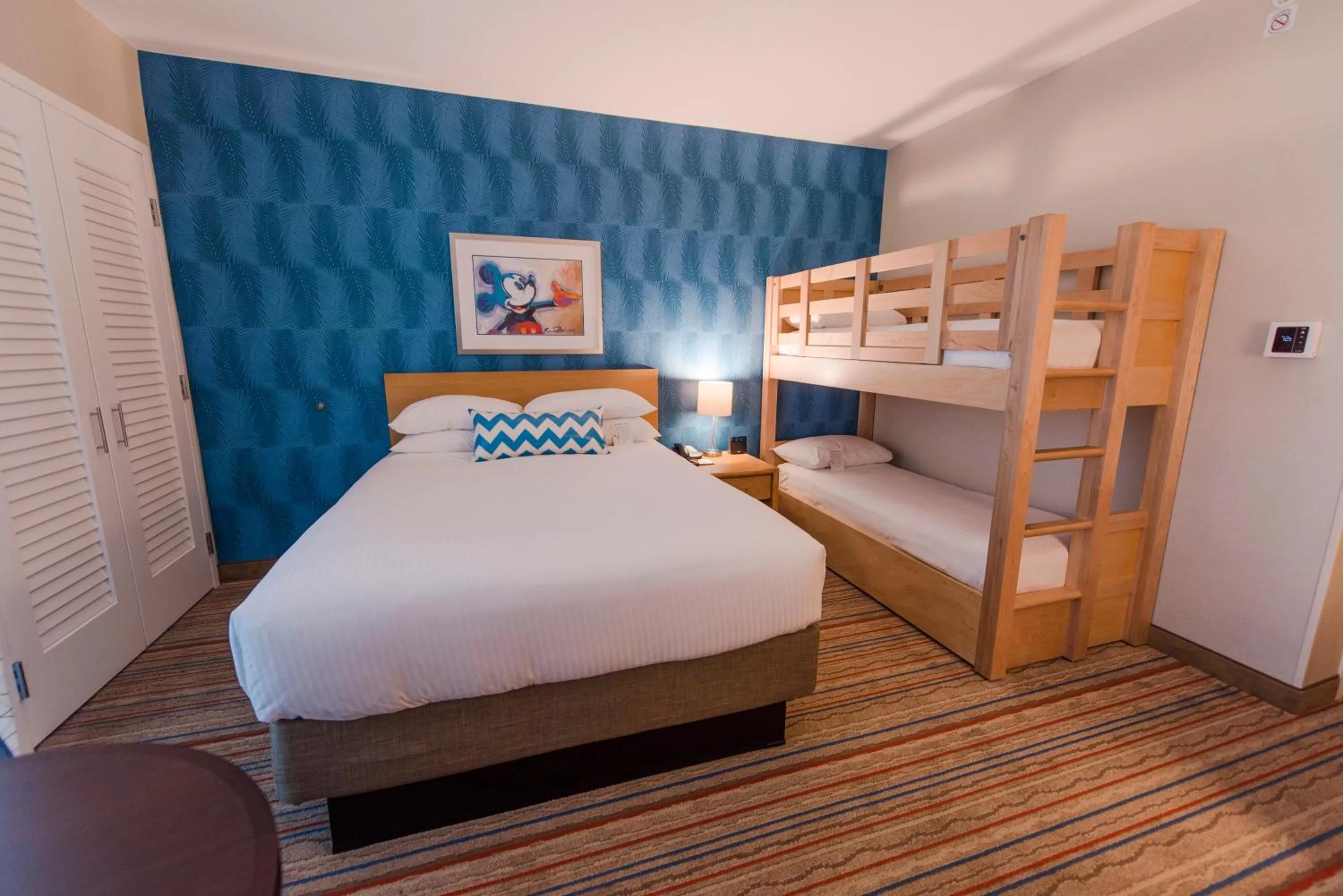 Bed in Howard Johnson by Wyndham Anaheim Hotel and Water Playground