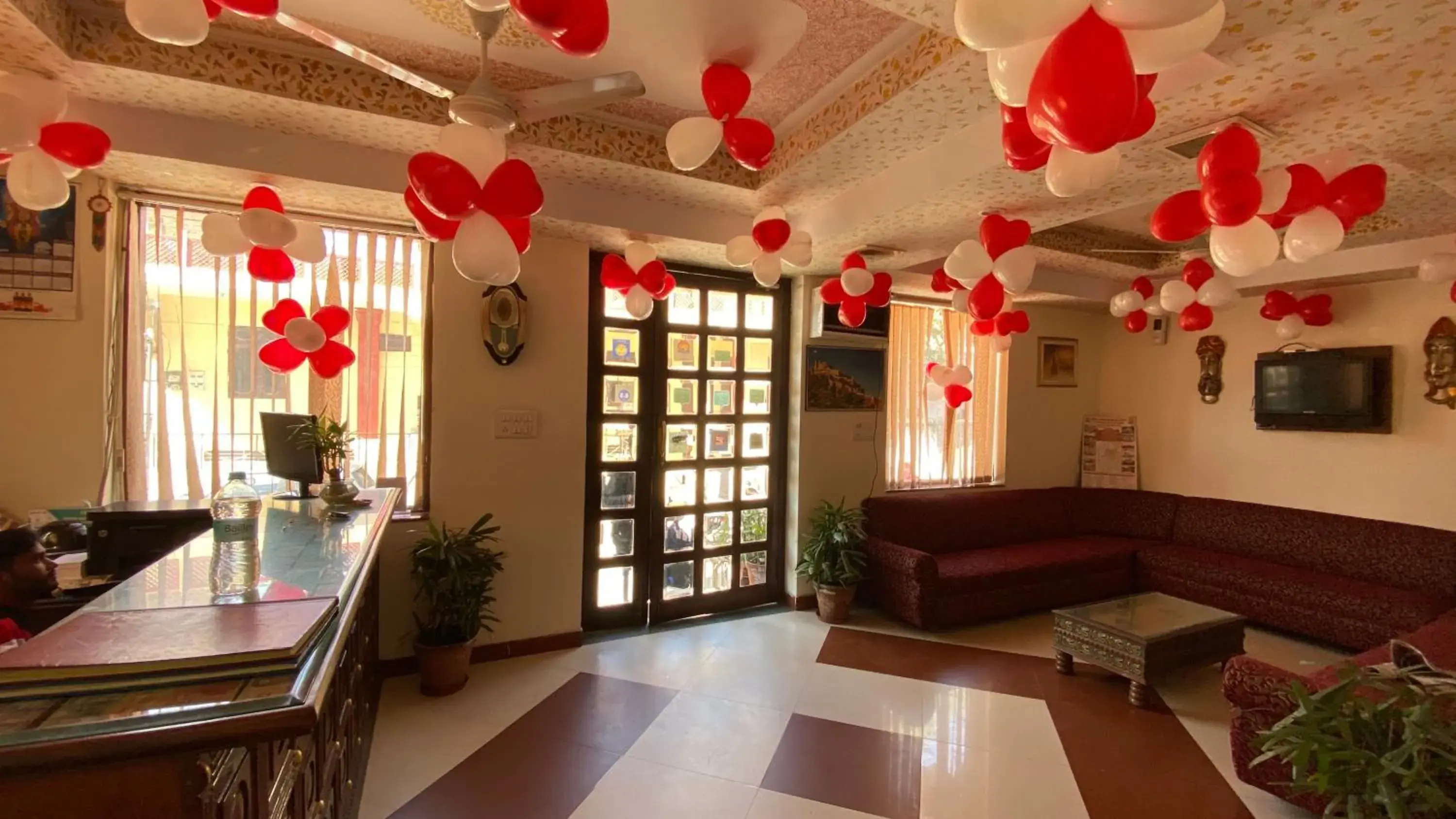 Lobby or reception in Tuk Tuk Backpackers- Near Jaipur Train Station Lobby or reception in Tuk Tuk Backpackers- Near Jaipur Train Station