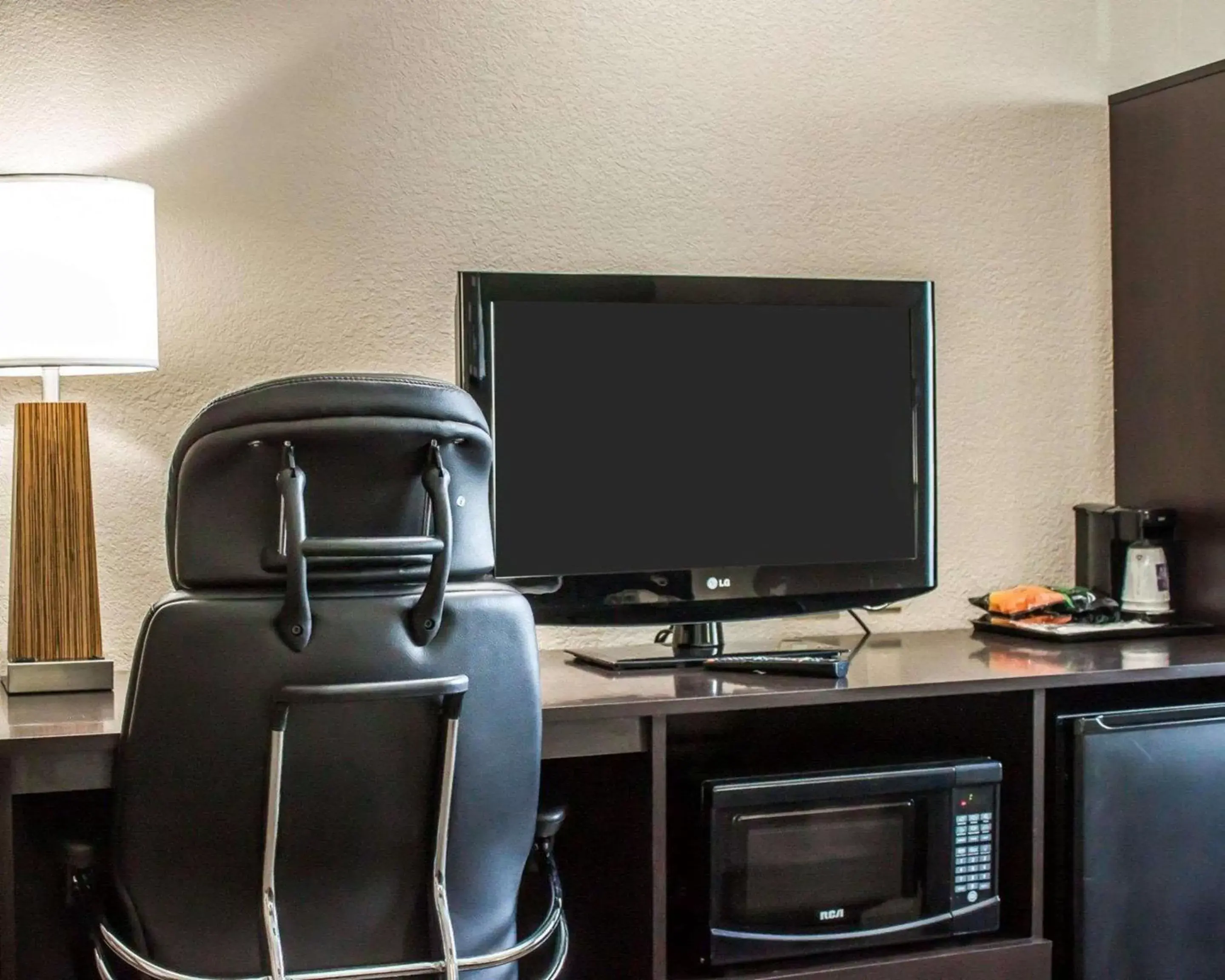 Photo of the whole room, TV/Entertainment Center in Sleep Inn - Nampa