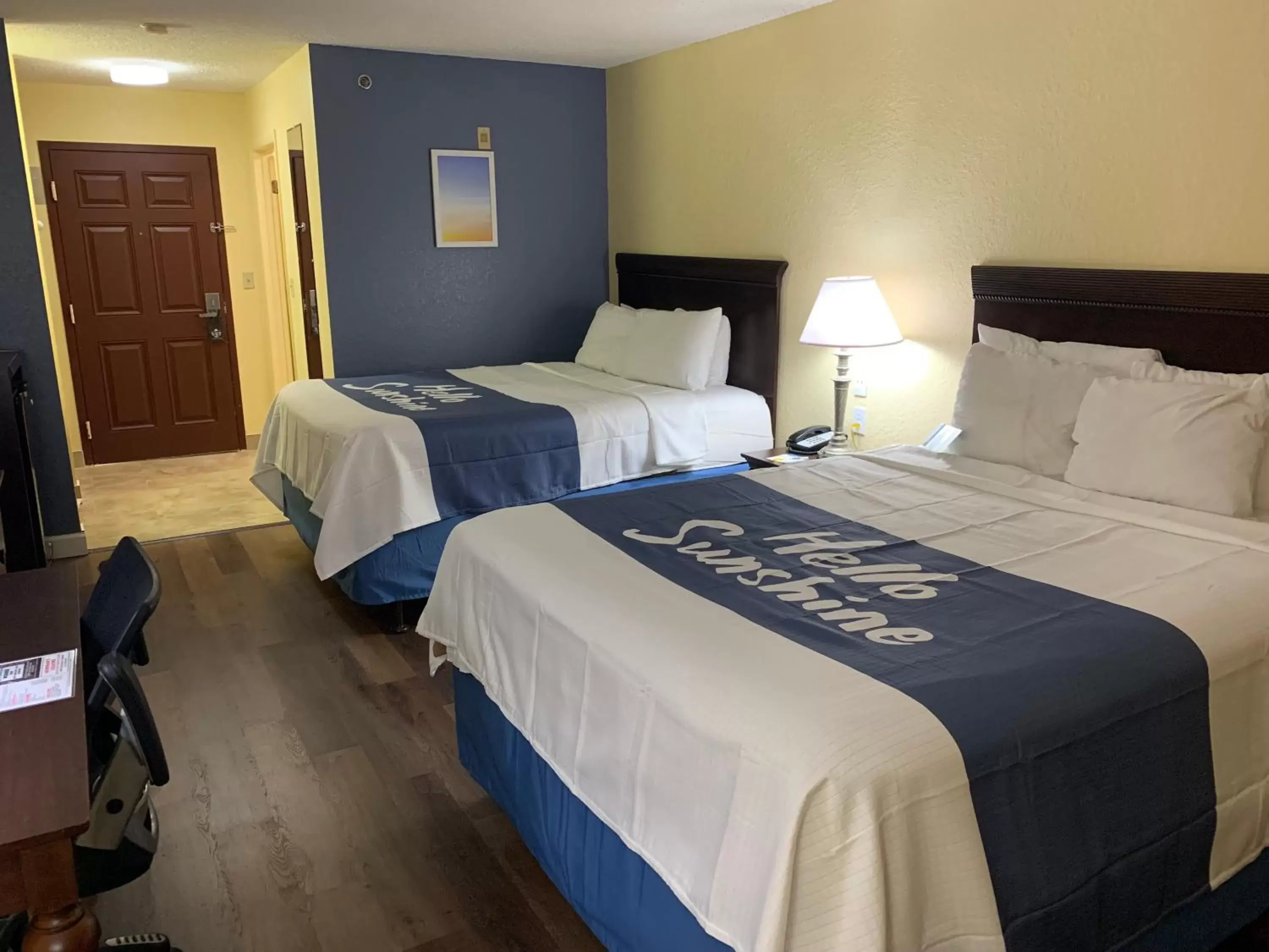 Photo of the whole room, Bed in Days Inn by Wyndham Sarasota I-75