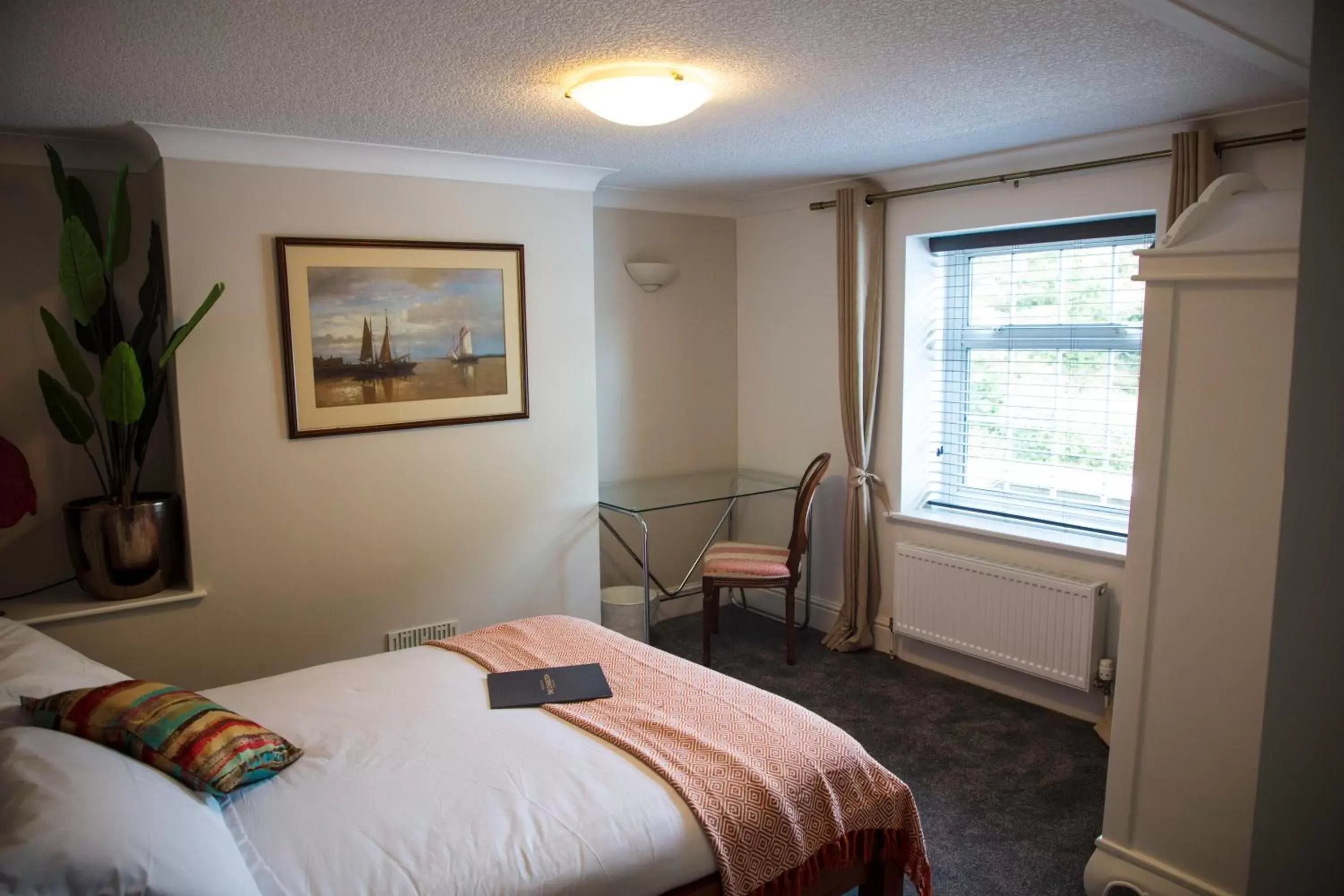 Bedroom, Bed in The Charlton Boutique Hotel