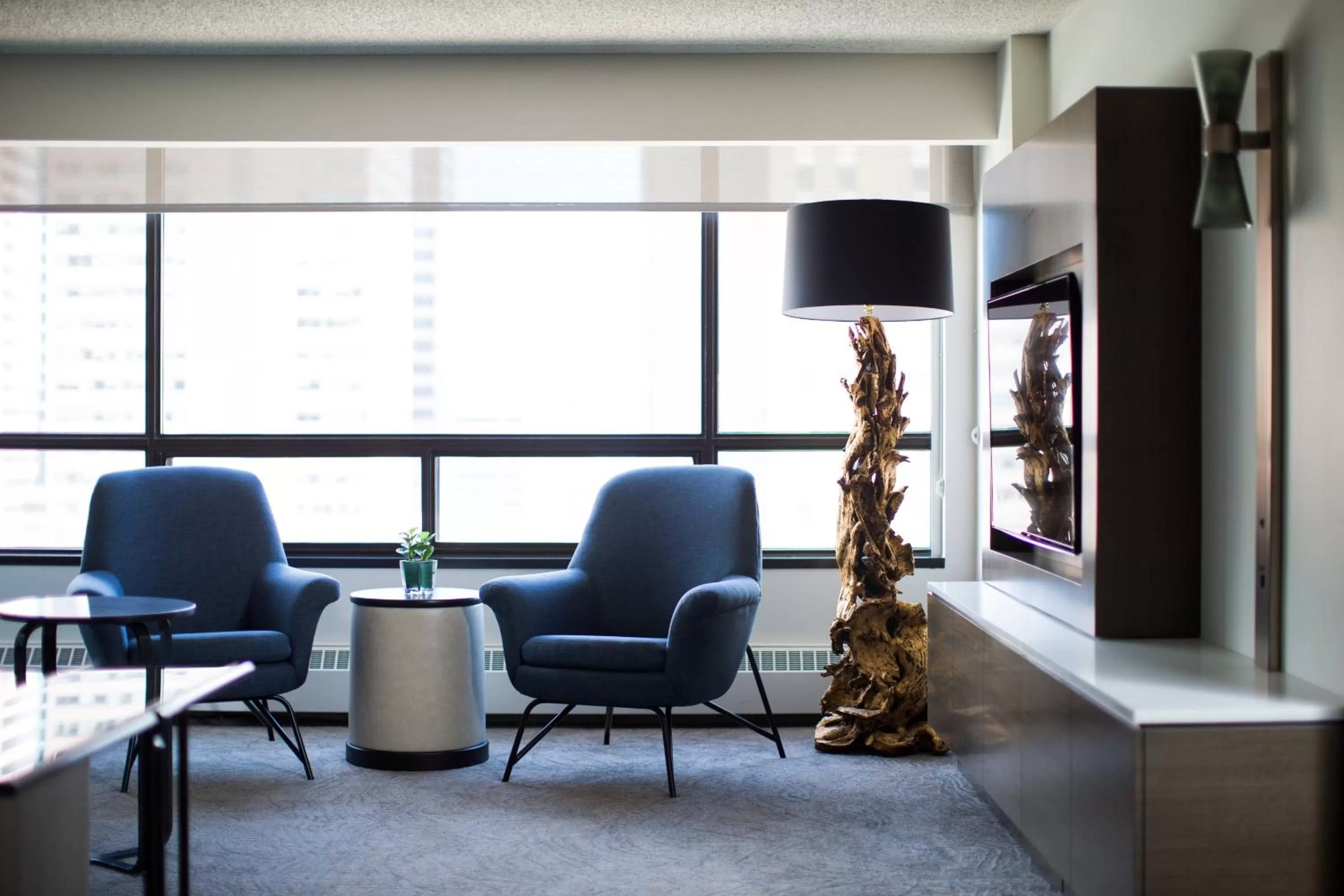 Living room in Calgary Marriott Downtown Hotel