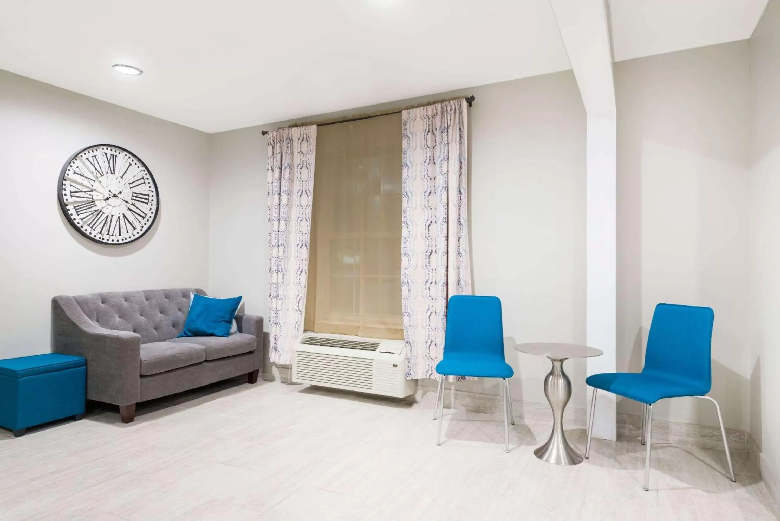 Lobby or reception, Seating Area in Days Inn & Suites by Wyndham Sellersburg