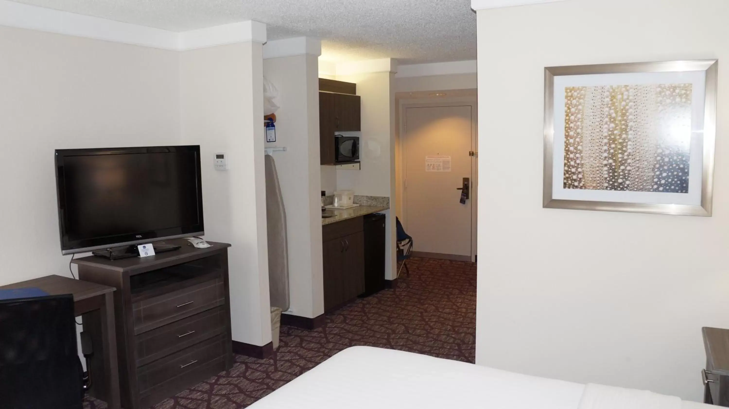 TV and multimedia, TV/Entertainment Center in Best Western Airport Inn Fort Myers