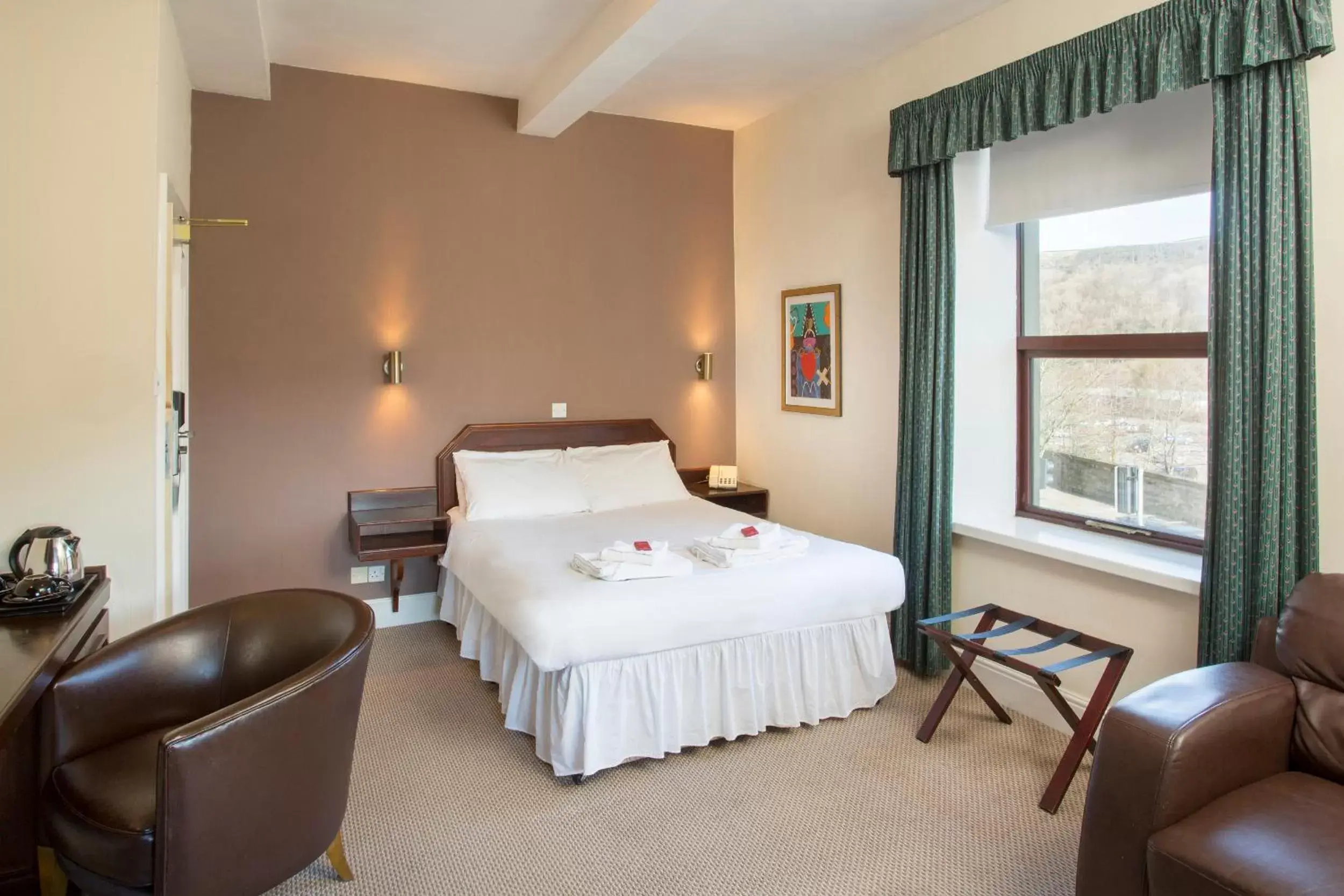 Day, Bed in The Imperial Crown Hotel Day, Bed in The Imperial Crown Hotel