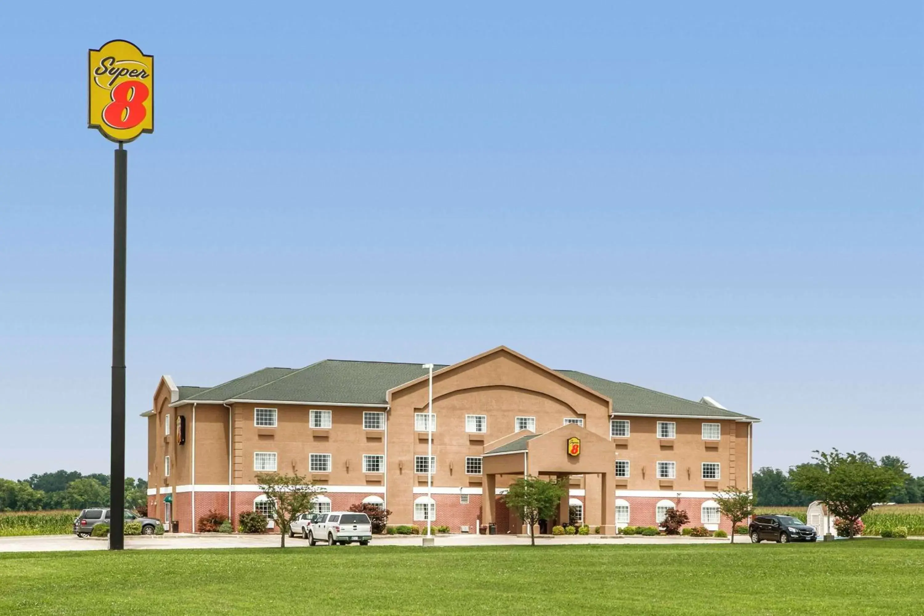 Property building in Super 8 by Wyndham Grayville Property building in Super 8 by Wyndham Grayville