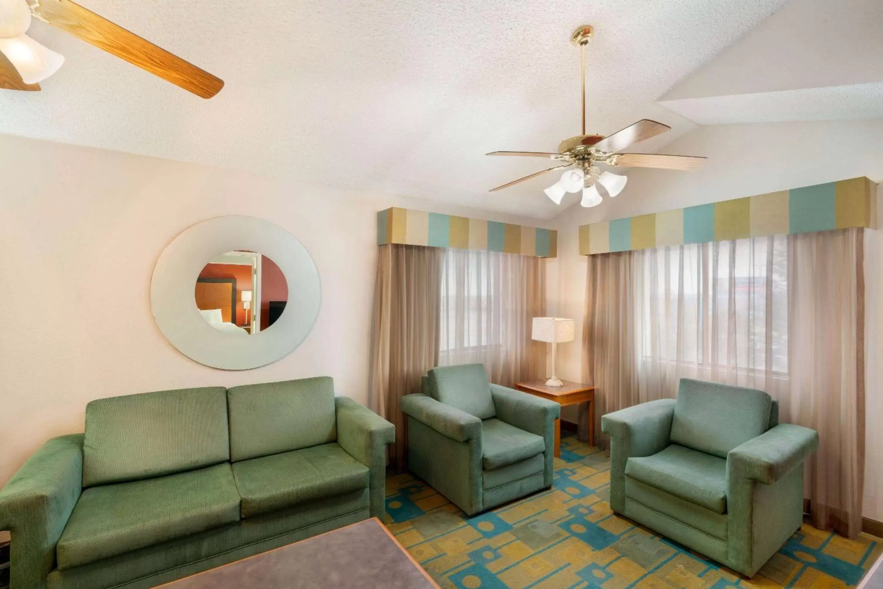 Photo of the whole room, Seating Area in La Quinta Inn by Wyndham Cheyenne