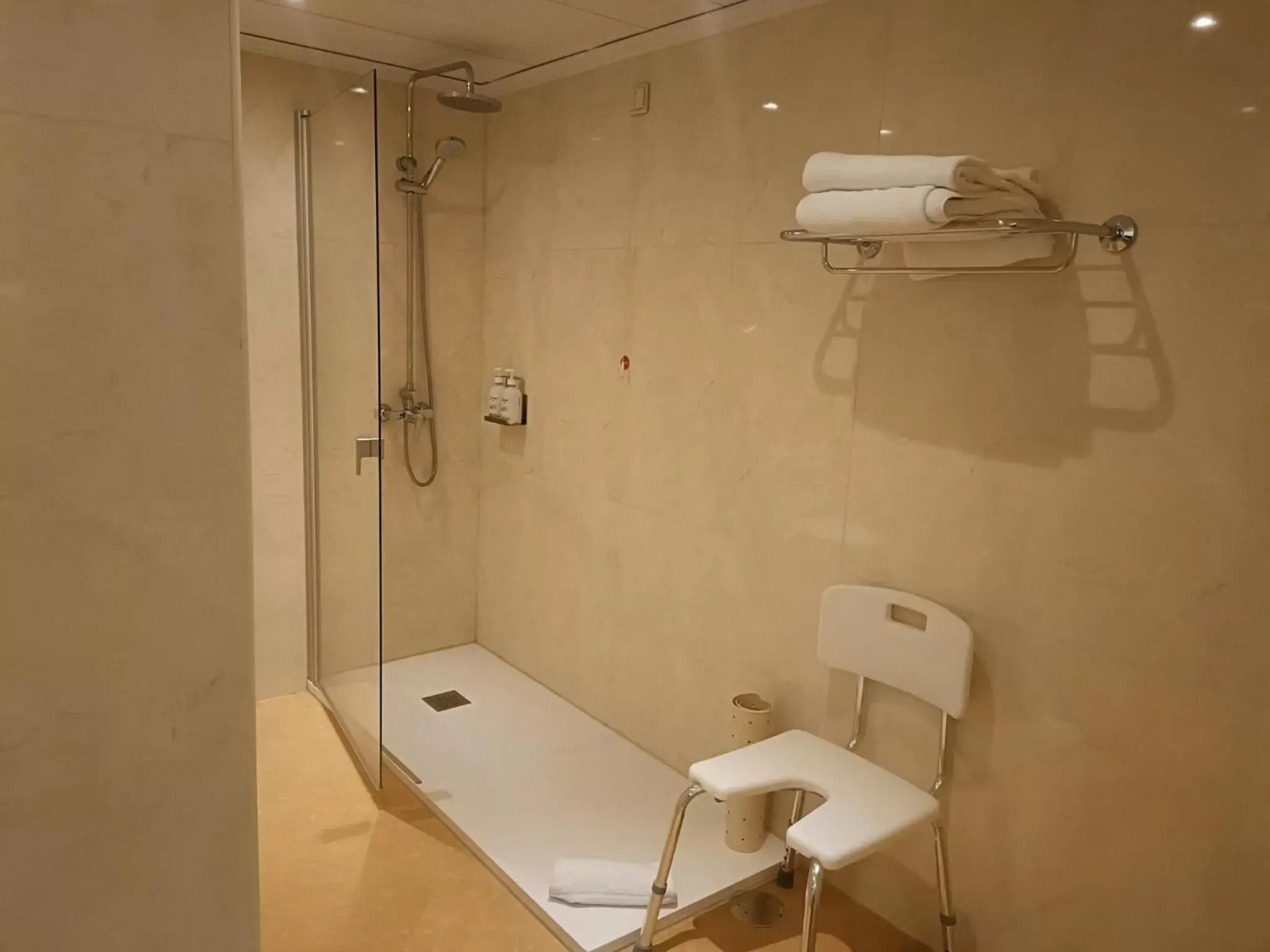 Photo of the whole room, Bathroom in Holiday Inn Lisbon, an IHG Hotel