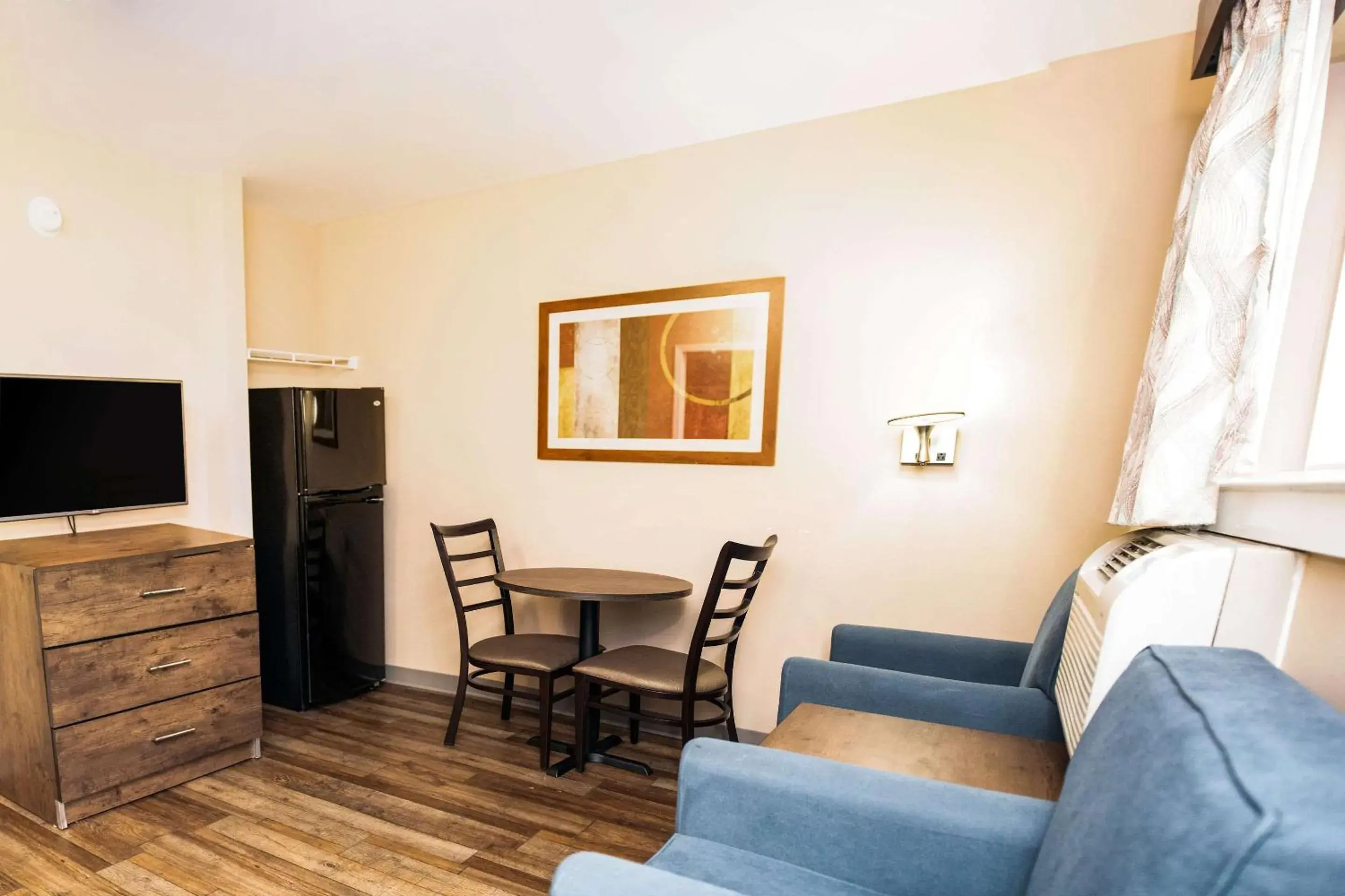 Photo of the whole room, Seating Area in Suburban Studios Charlotte-Ballantyne Photo of the whole room, Seating Area in Suburban Studios Charlotte-Ballantyne