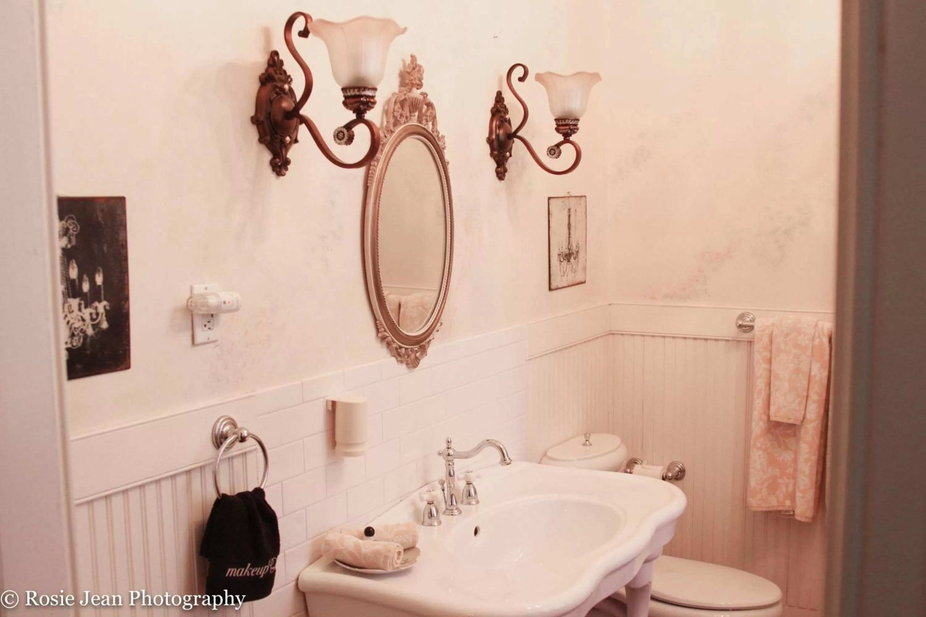 Bathroom in Flowertown Bed and Breakfast