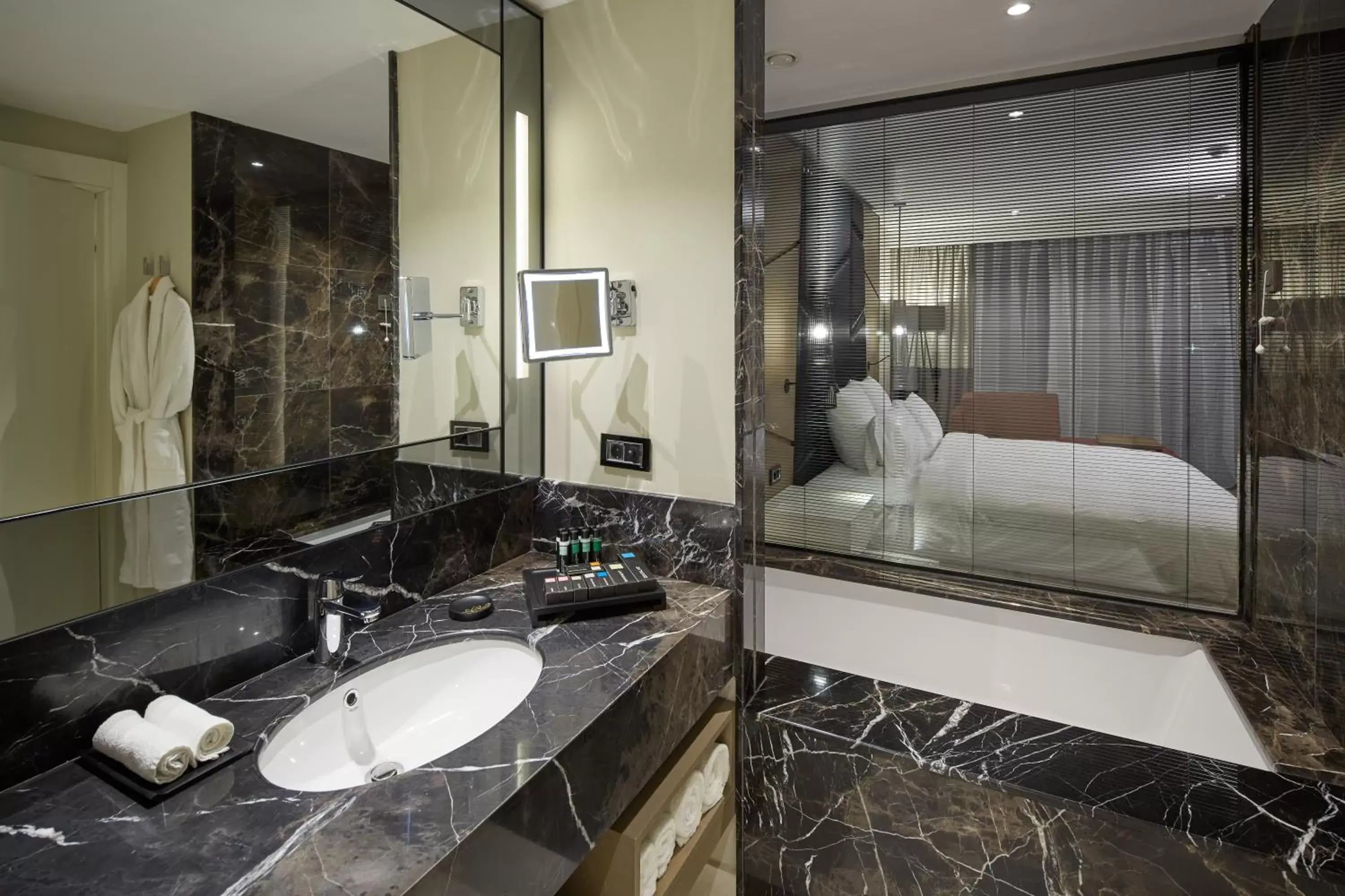 Shower, Bathroom in Pullman Istanbul Hotel & Convention Center