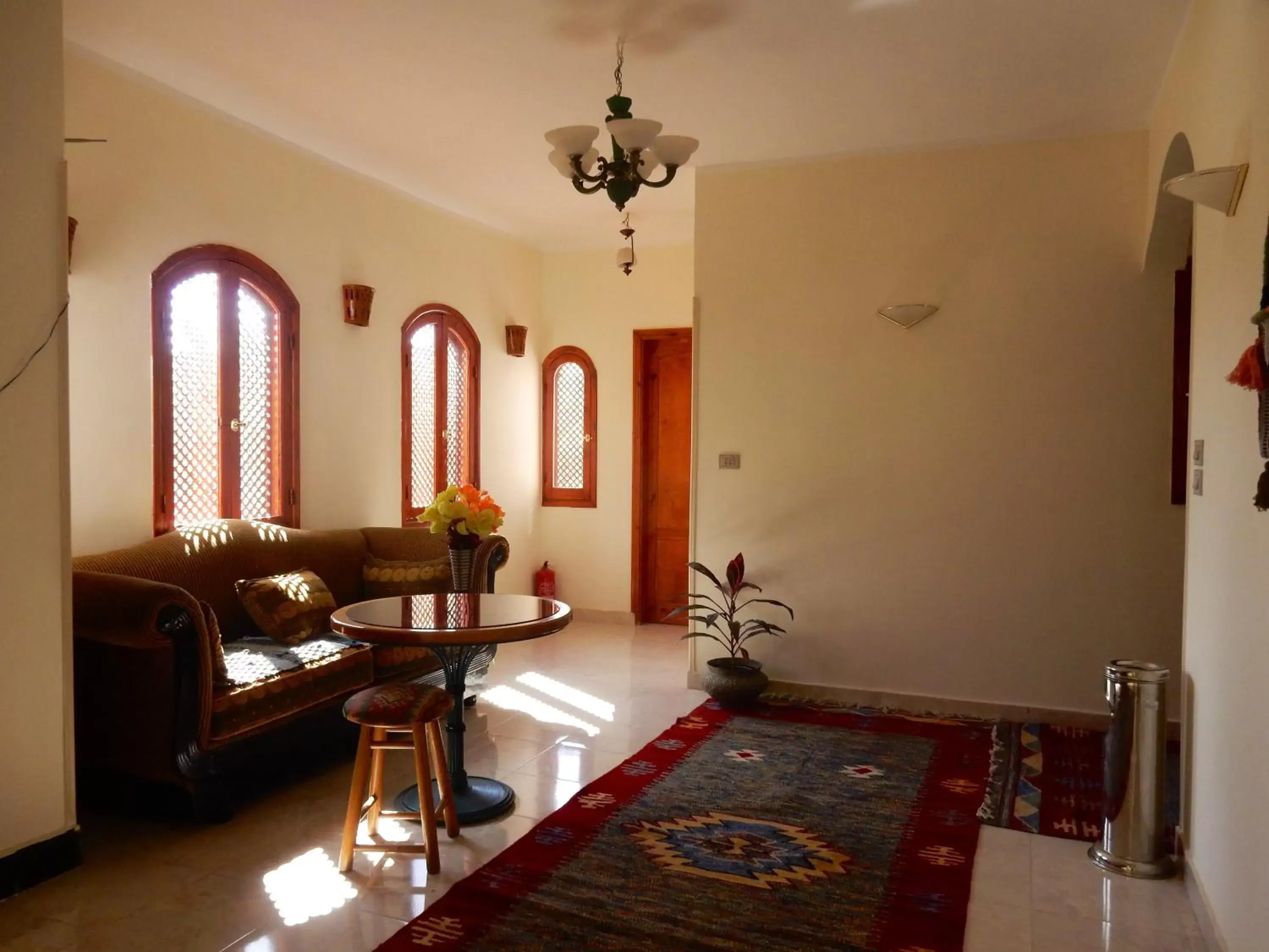 Facade/entrance, Seating Area in New Memnon Hotel