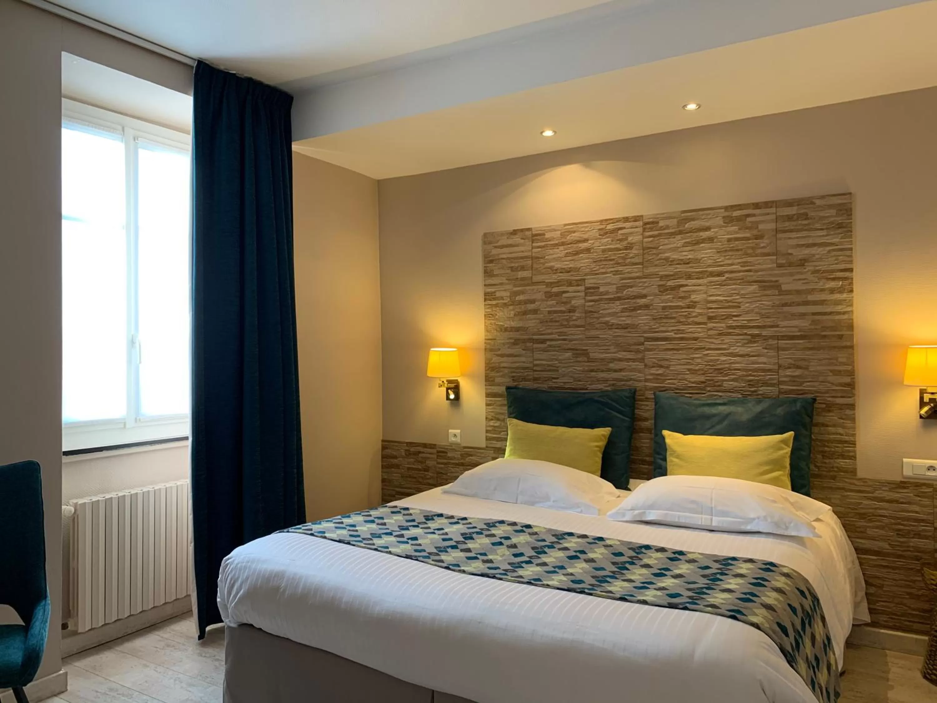 Bed in Best Western Hôtel Des Voyageurs