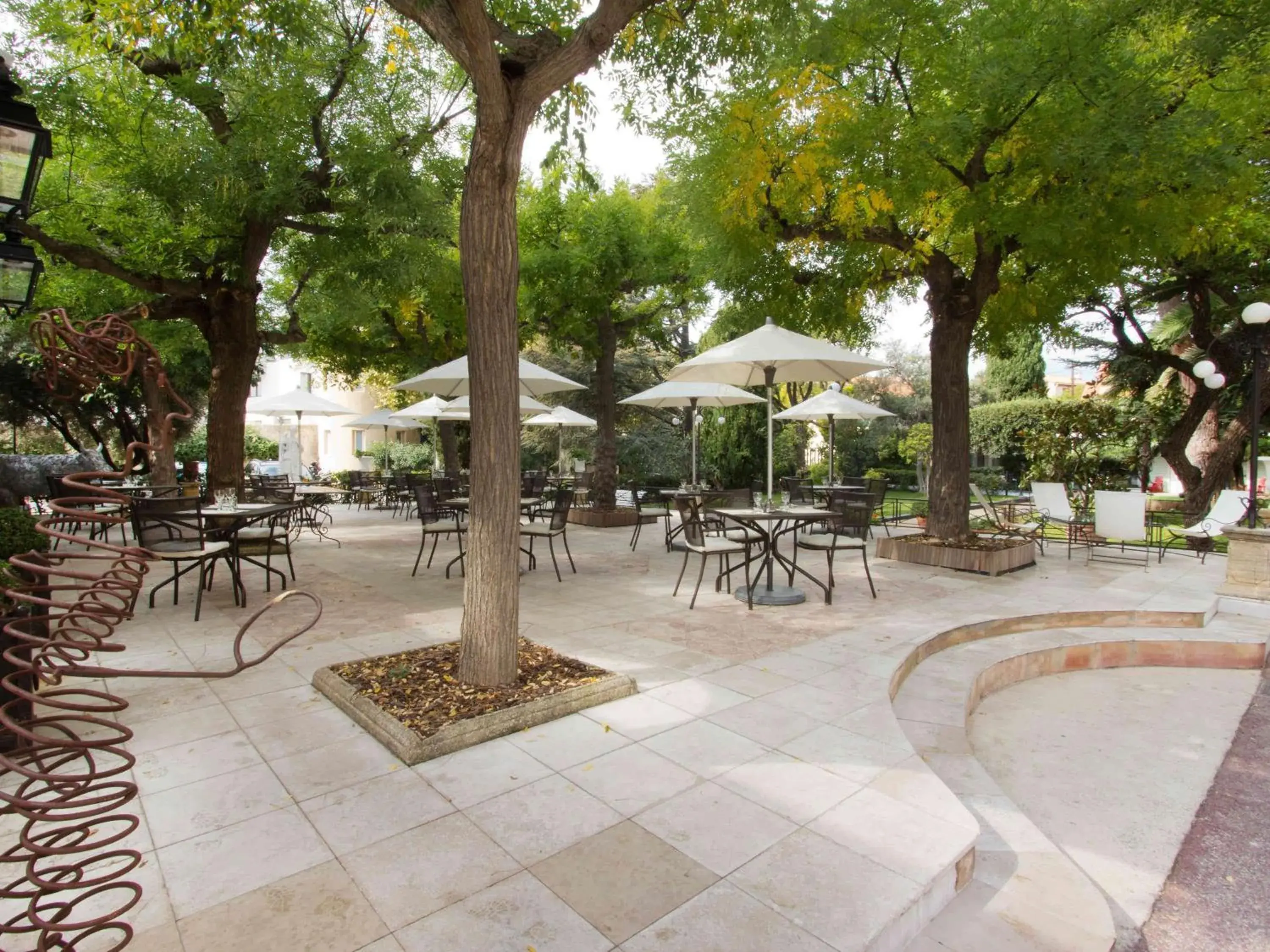 Restaurant/places to eat in Hotel Marseille Centre Bompard La Corniche