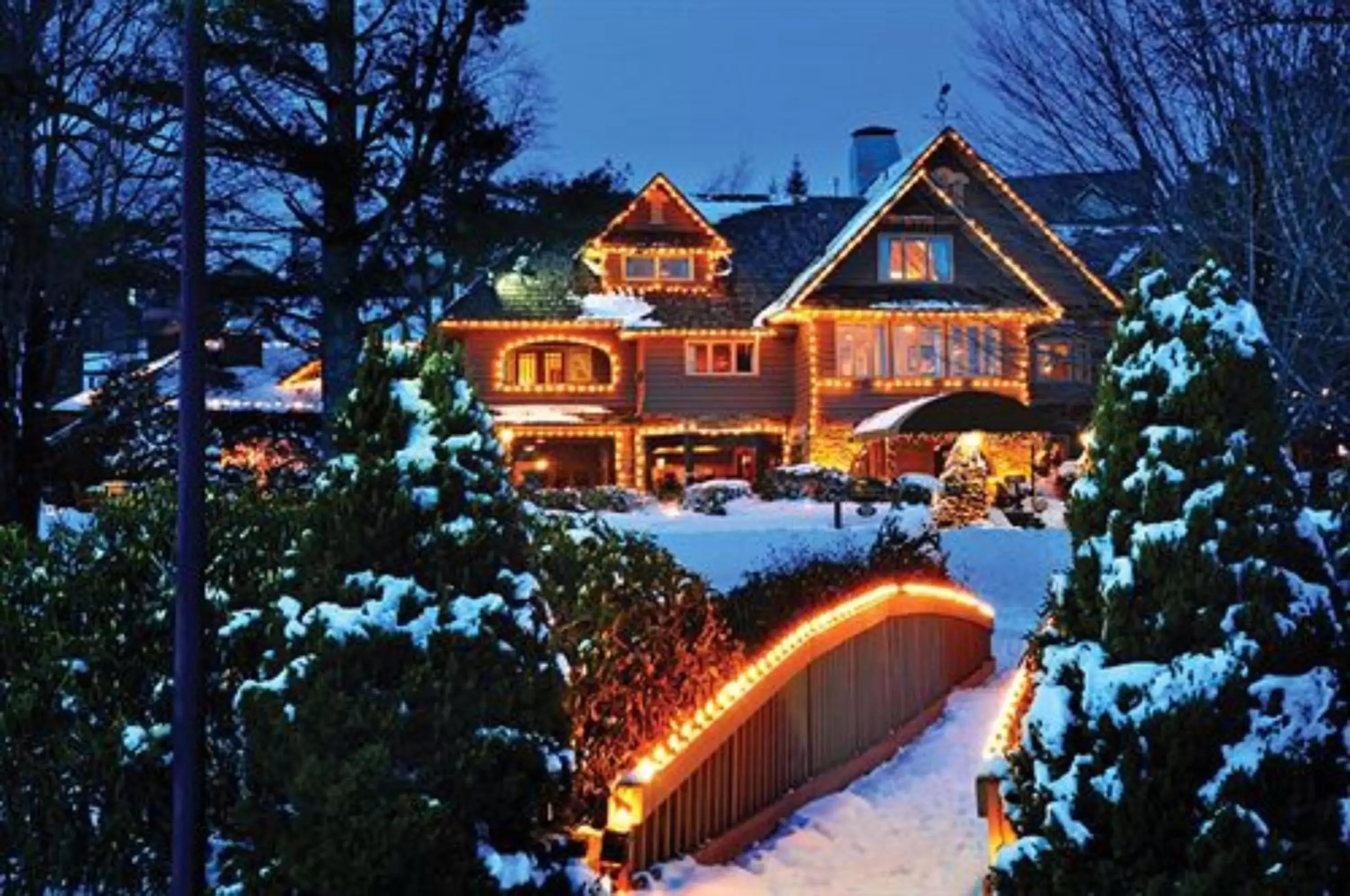 Facade/entrance, Winter in Bob Timberlake Inn at Chetola Resort