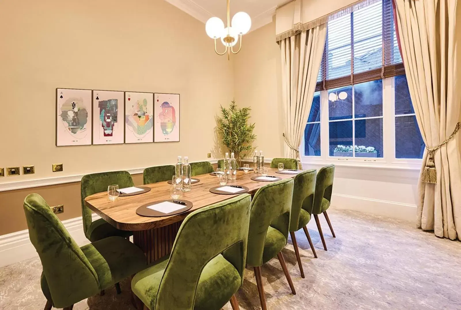 Meeting/conference room, Restaurant/Places to Eat in Roseate House London
