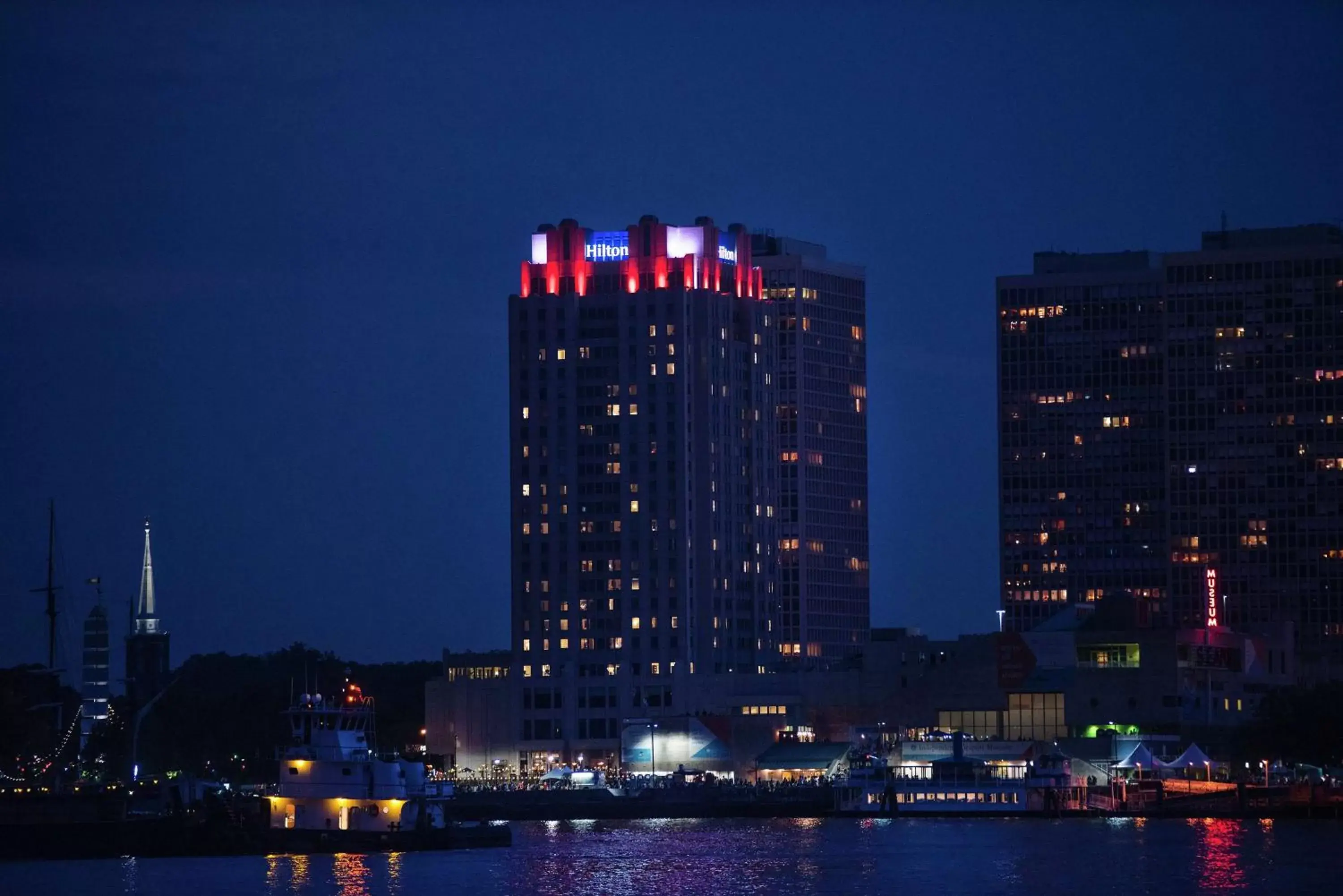 Property building in Hilton Philadelphia at Penn's Landing