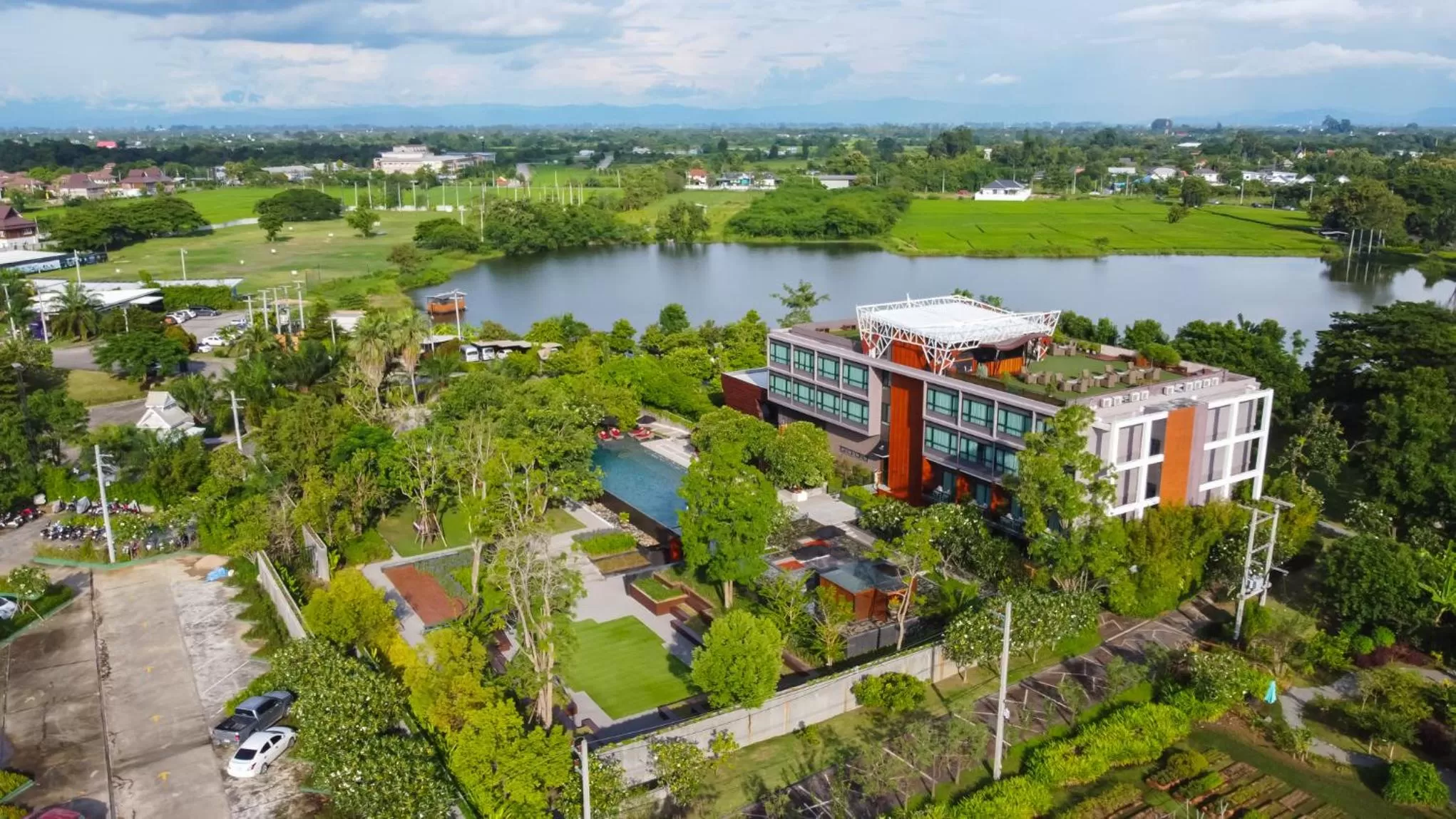 Property building in North Hill City Resort