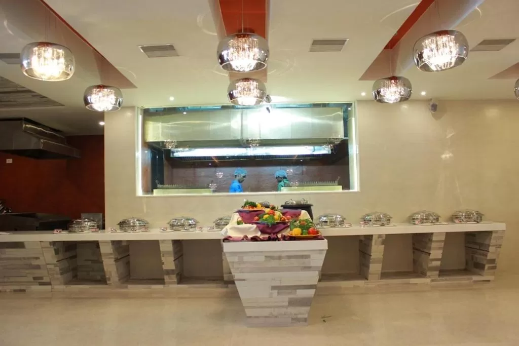Restaurant/places to eat in Hotel Vijay Elanza