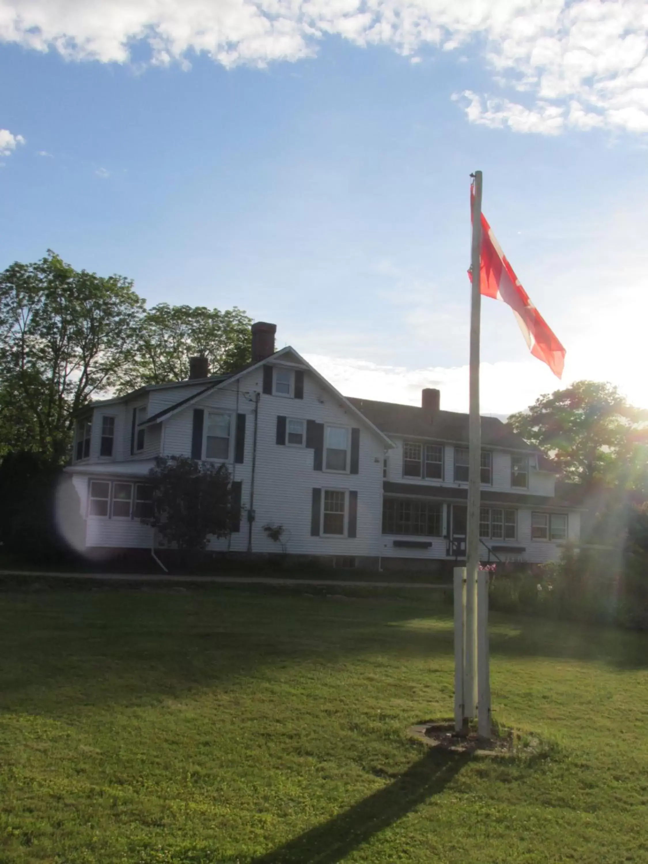 Property Building in Burnbrae Farm & Paradise Inn