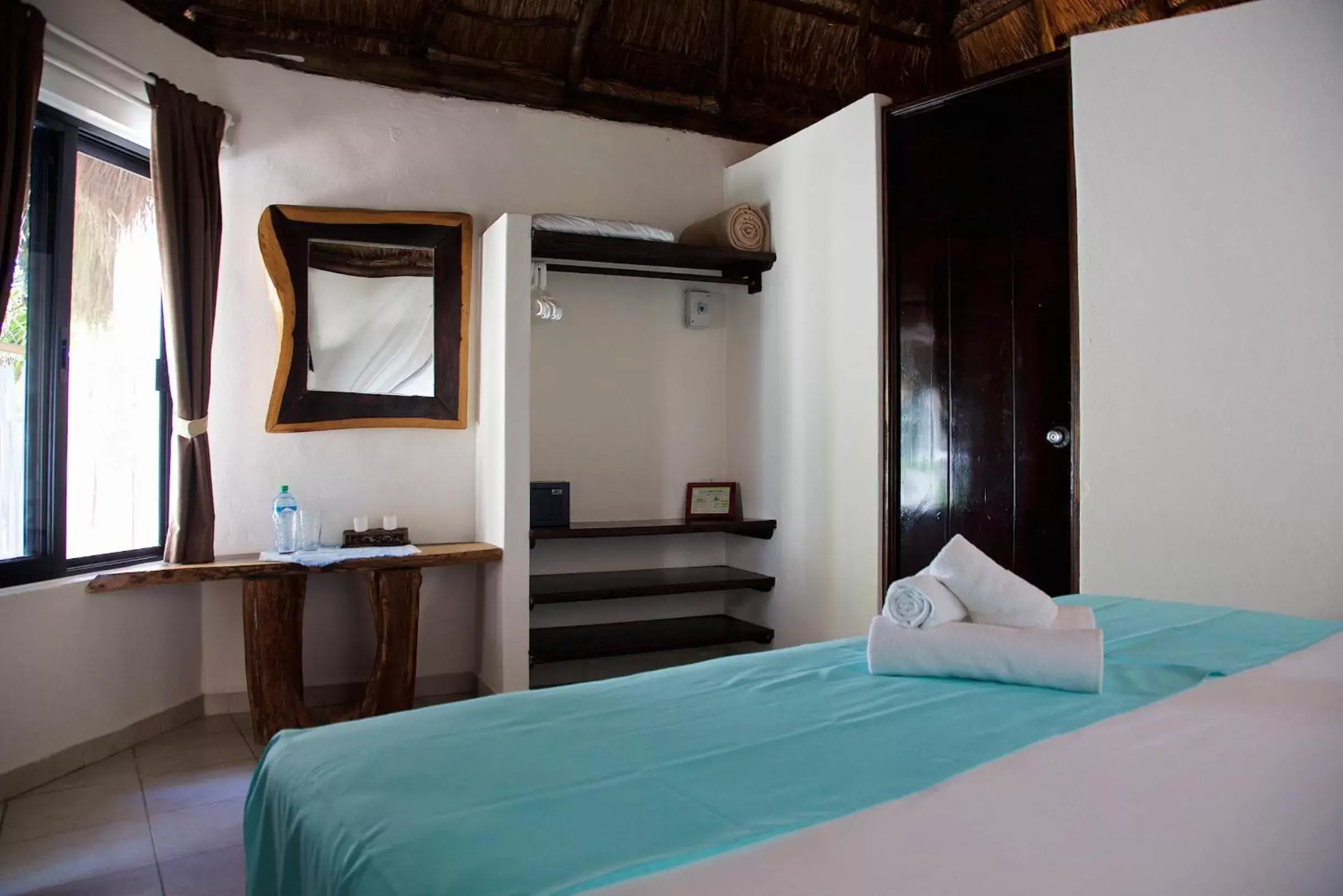 Photo of the whole room, Bed in Punta Piedra Beach Posada