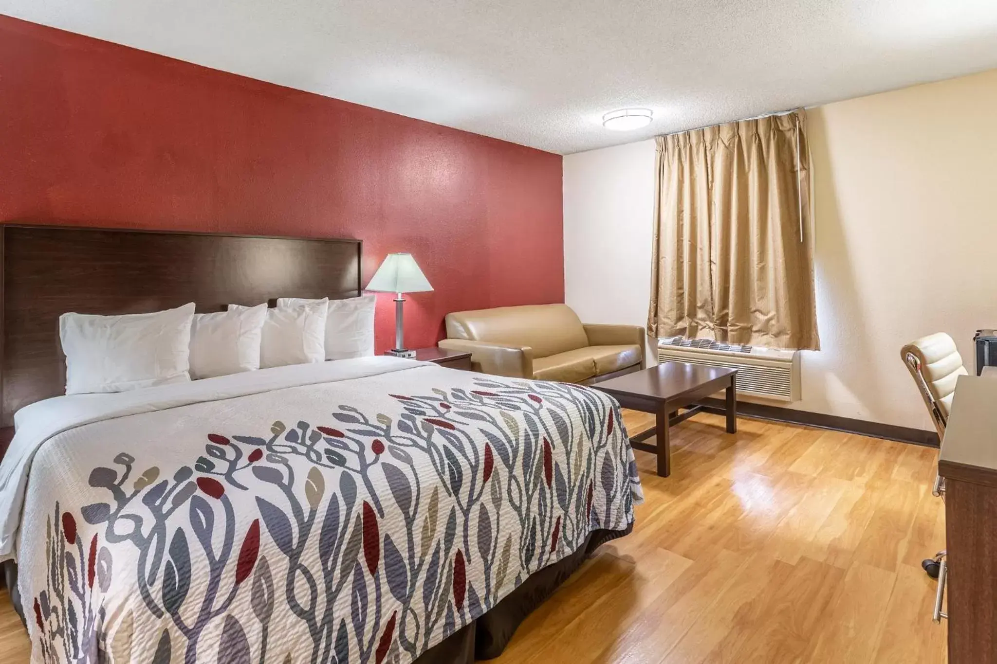 Photo of the whole room, Bed in Red Roof Inn Hardeeville