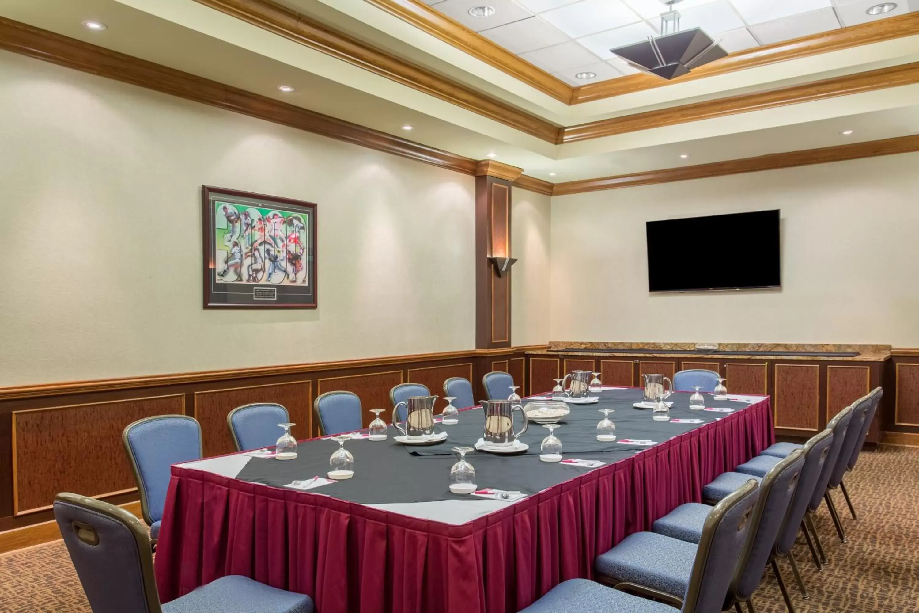 Meeting/conference room, Restaurant/Places to Eat in Crowne Plaza Hotel Fort Myers at Bell Tower Shops, an IHG Hotel