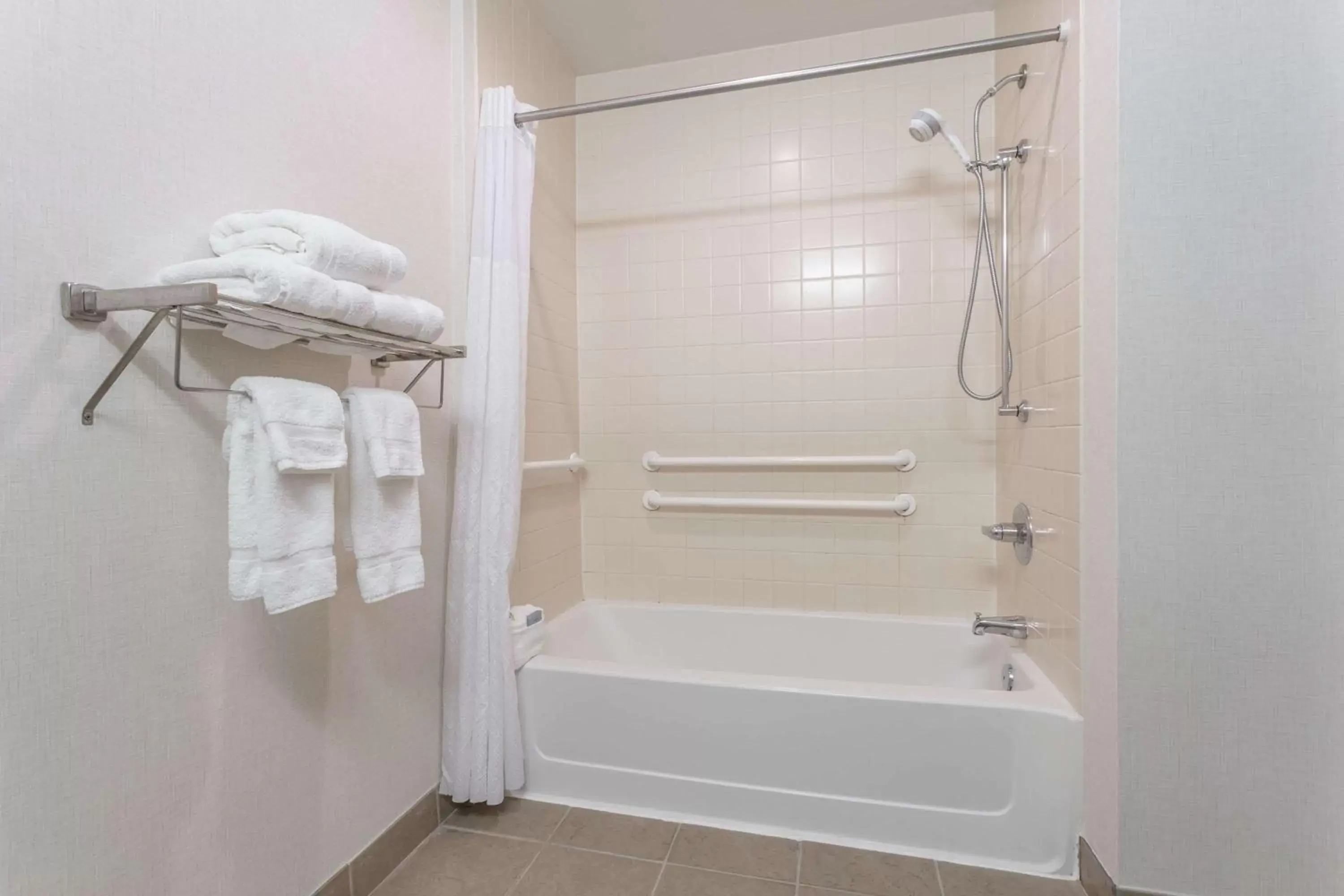 Shower, Bathroom in Wingate by Wyndham High Point