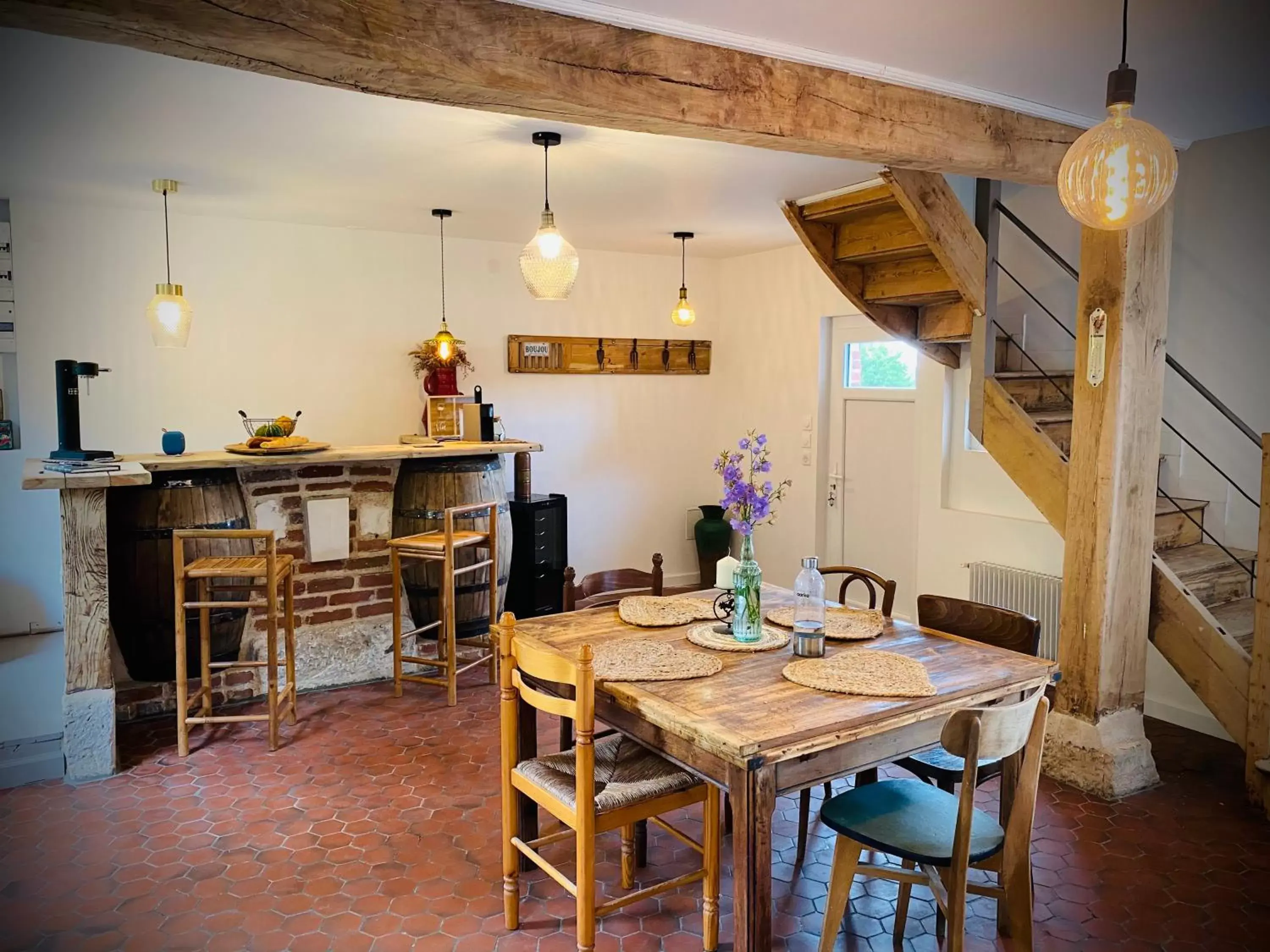 Kitchen or kitchenette, Dining Area in La folie douce, votre gîte brocante, sport et nature