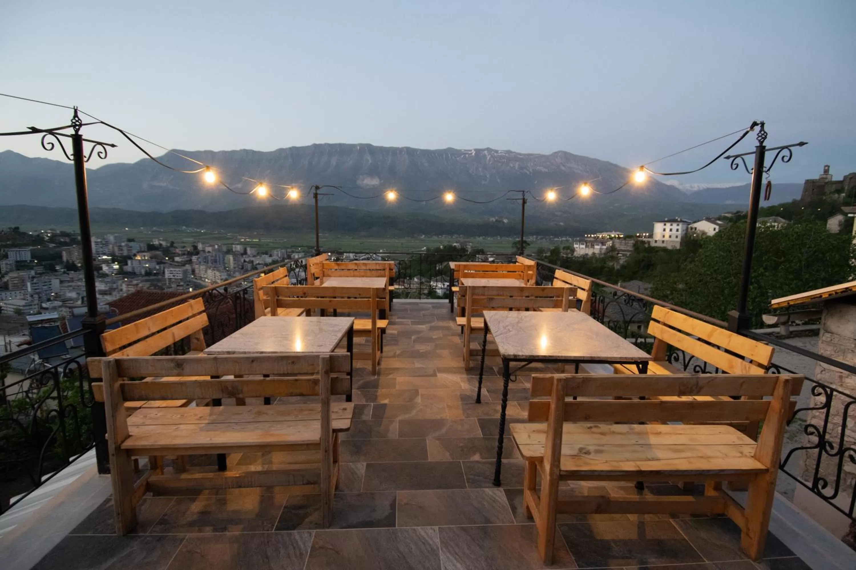 Restaurant/Places to Eat in Guesthouse Mele