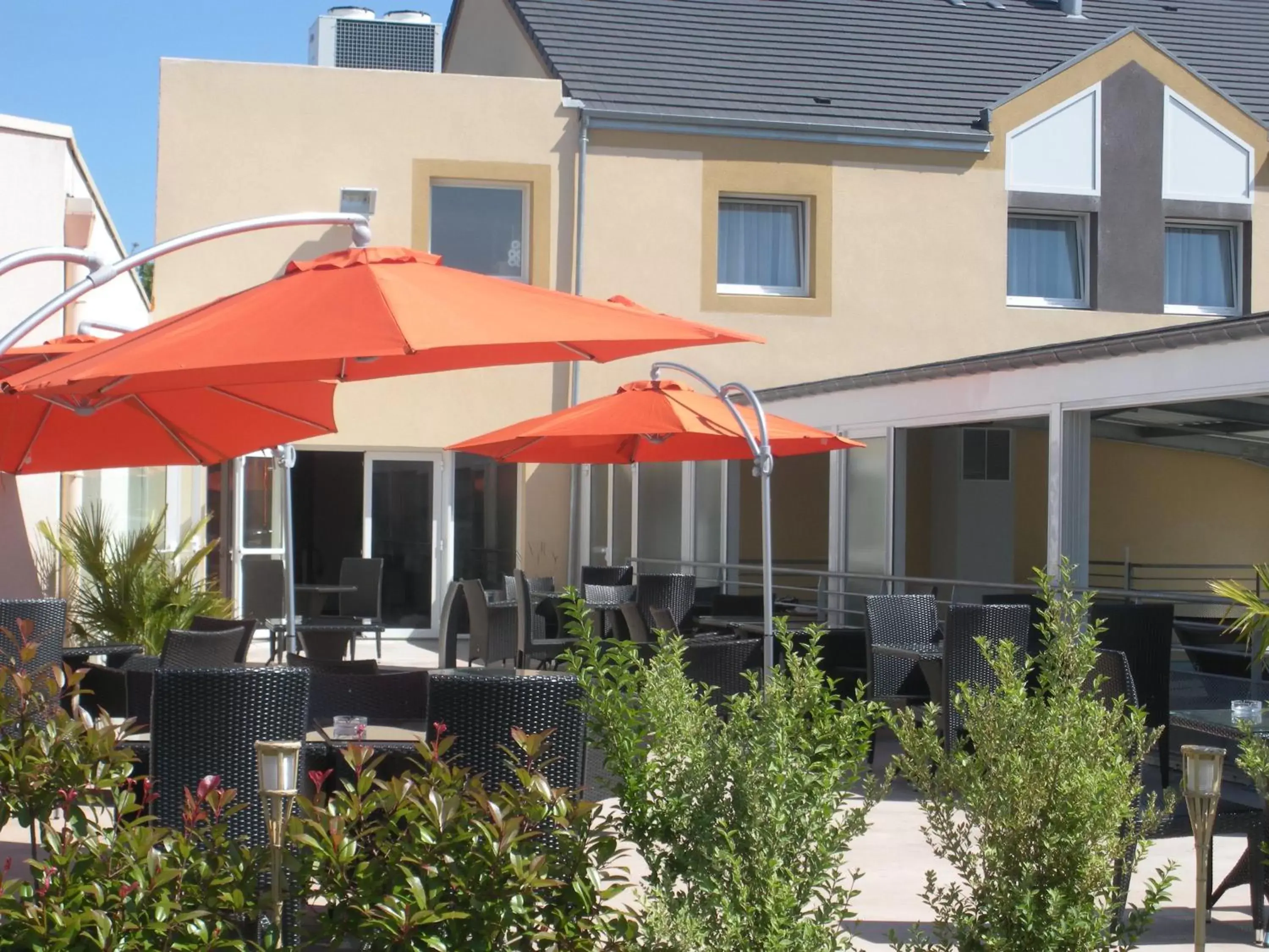 Patio in The Originals City, Hotel Otelinn, Caen (Inter-Hotel)