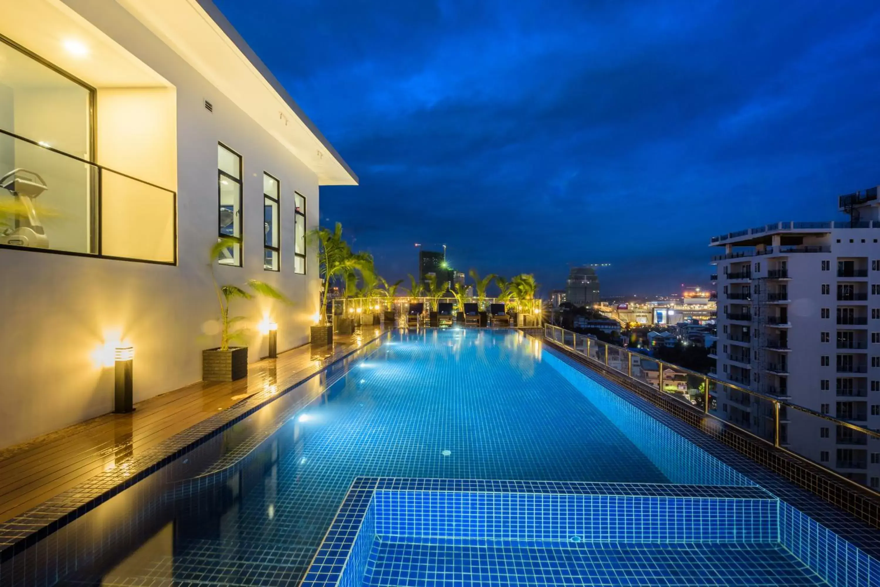 Swimming Pool in Mansion 51 Hotel & Apartment