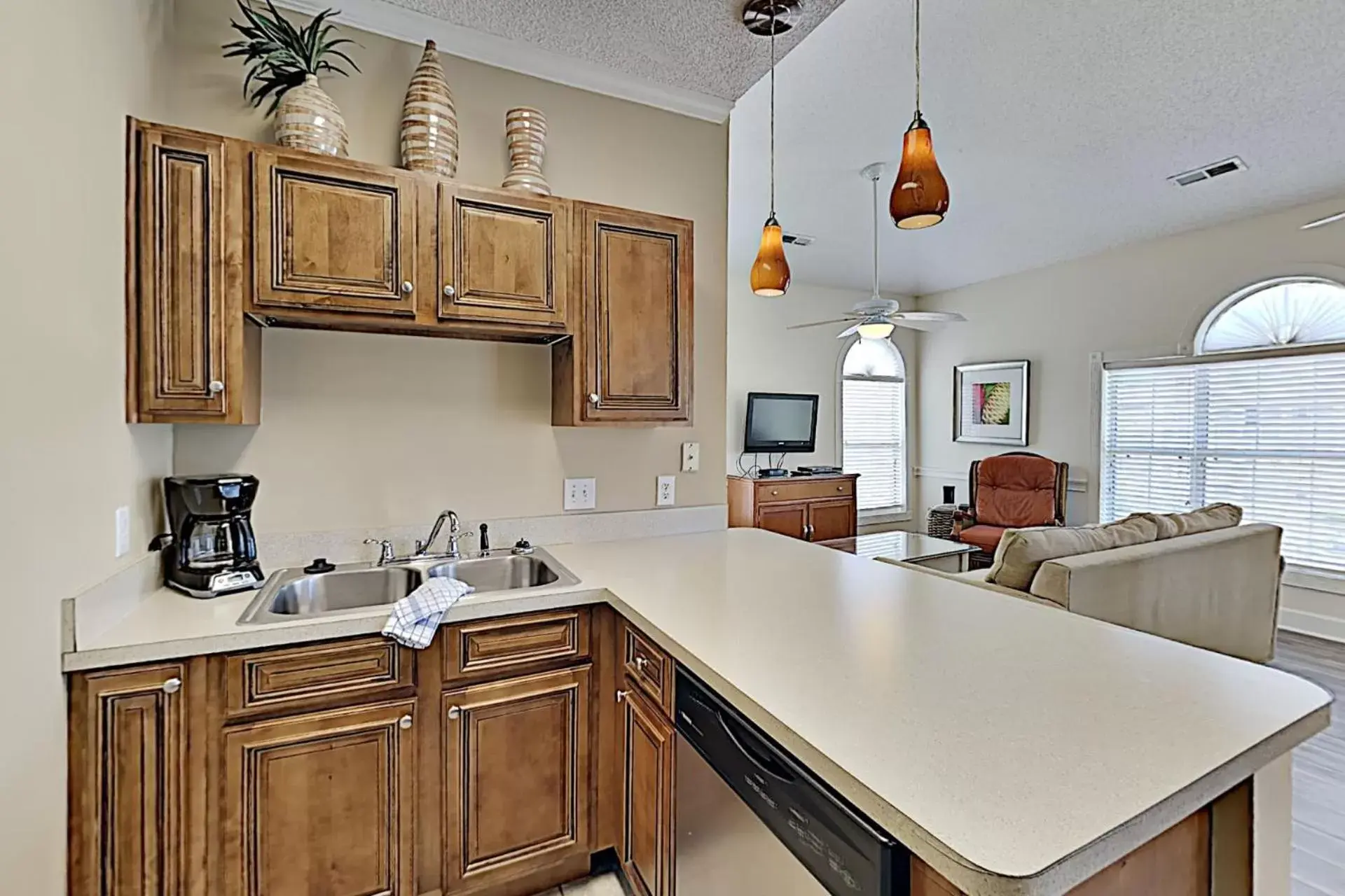 Kitchen or kitchenette, Kitchen/Kitchenette in Myrtlewood Condos