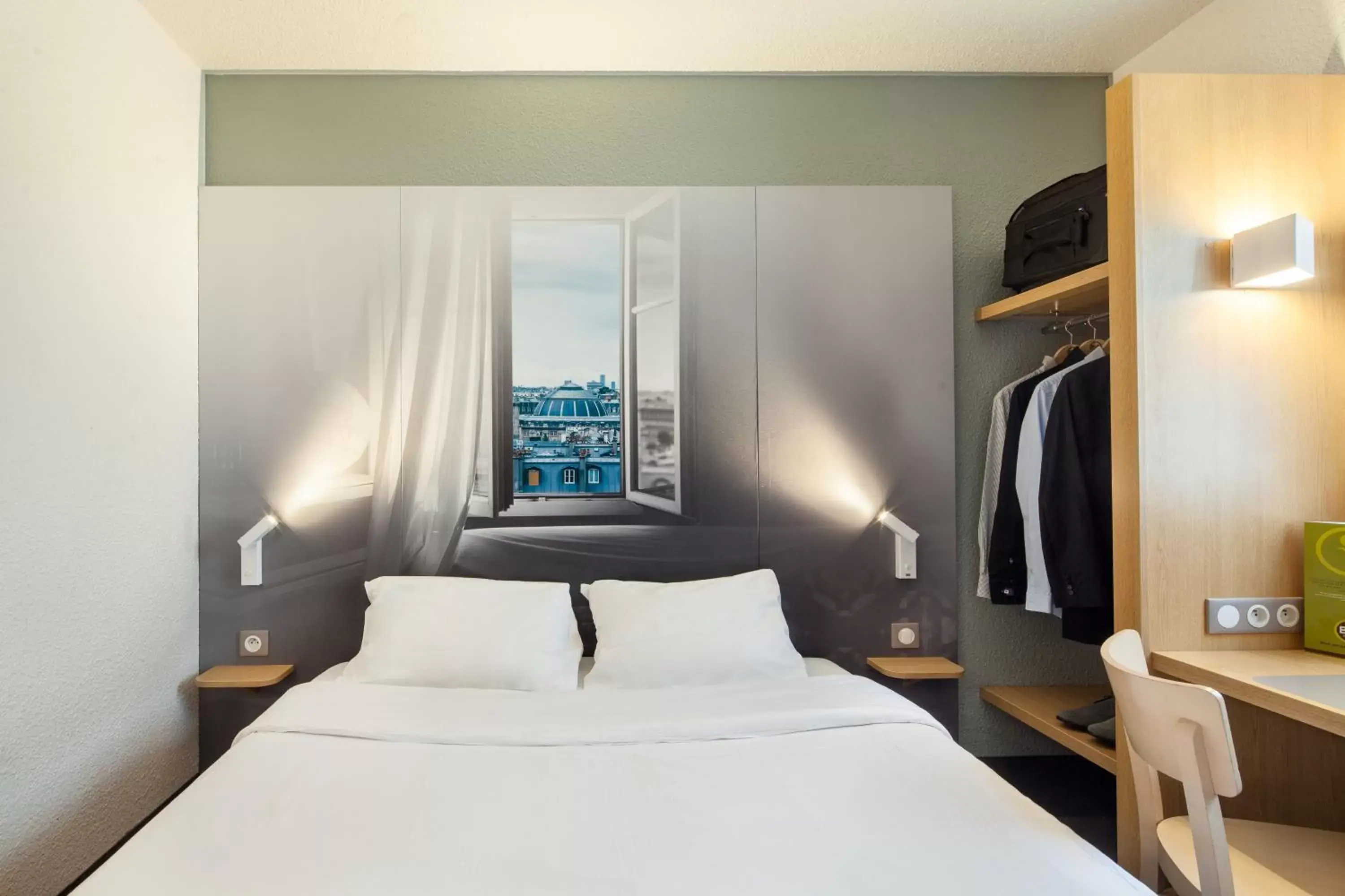Bedroom, Bed in B&B HOTEL Noisy-le-Grand