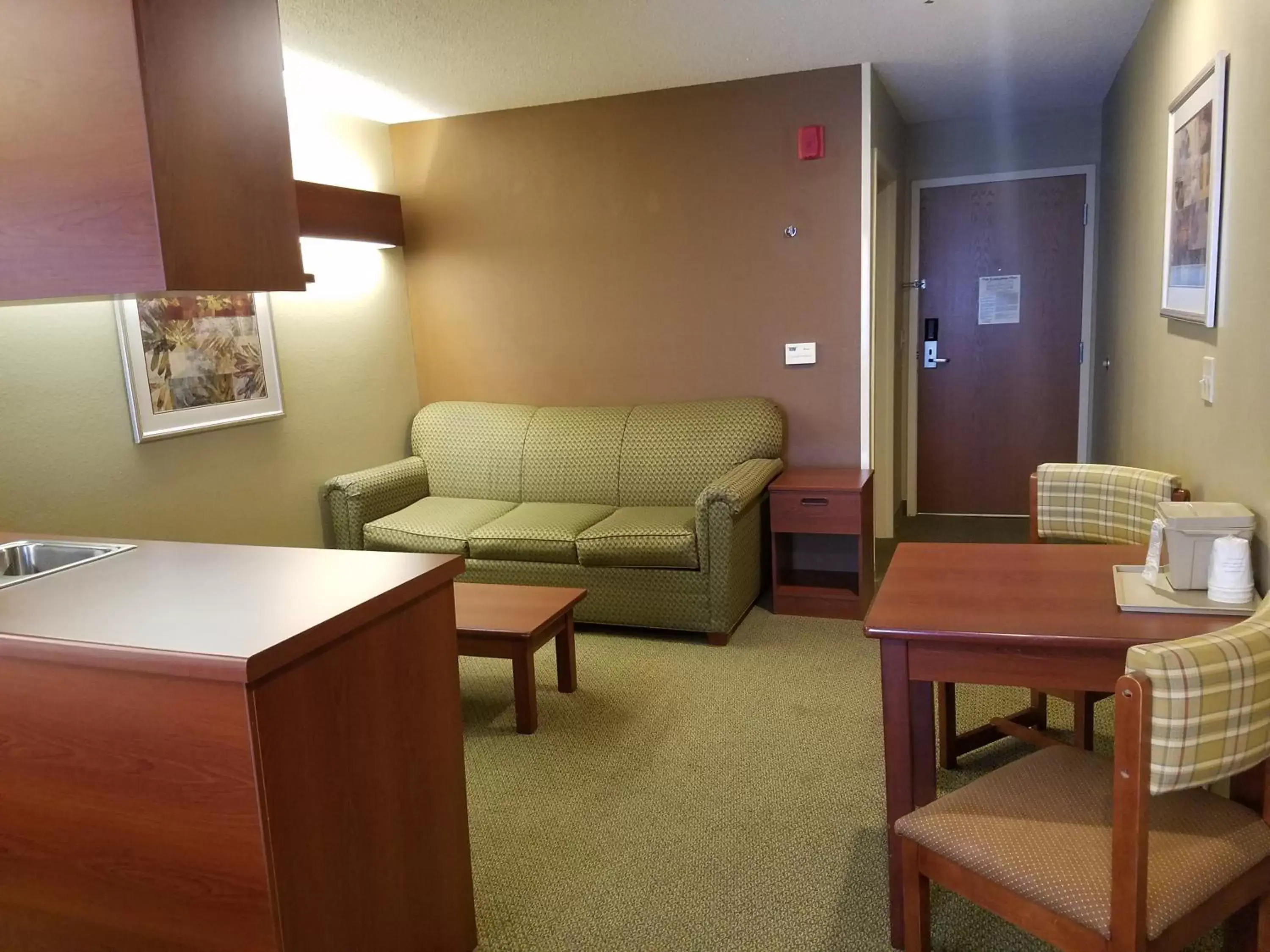 Living room, Seating Area in Microtel Inn & Suites Dover by Wyndham