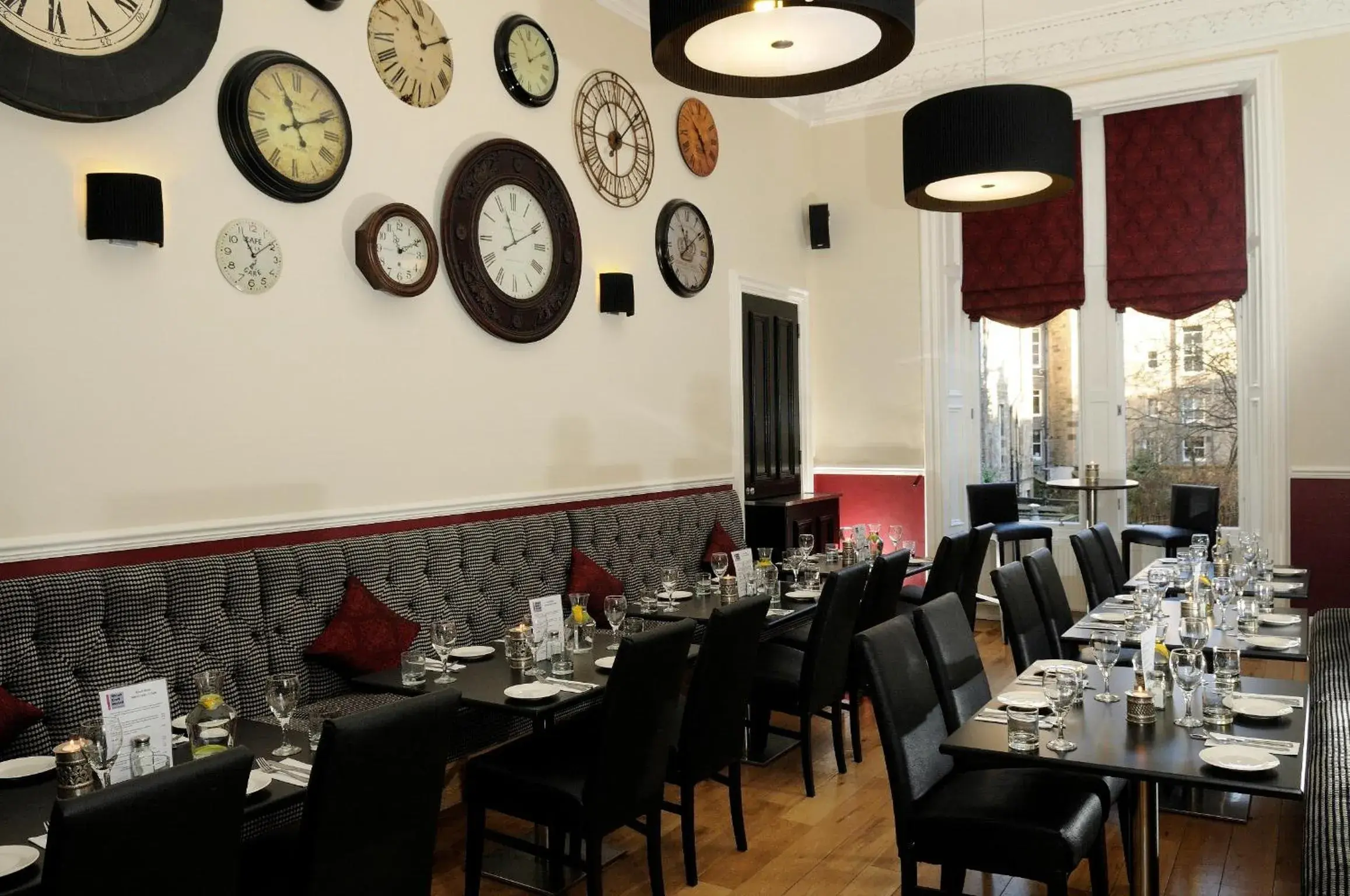 Restaurant/Places to Eat in West End Hotel