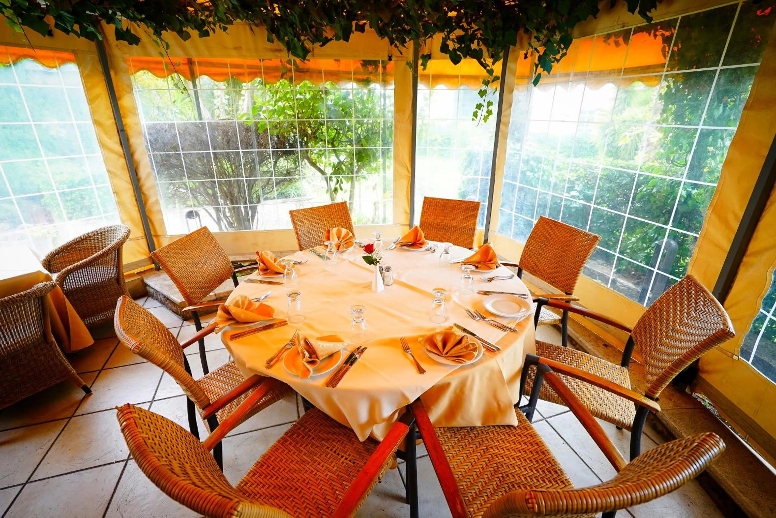 Restaurant/places to eat in Ambassador Hotel