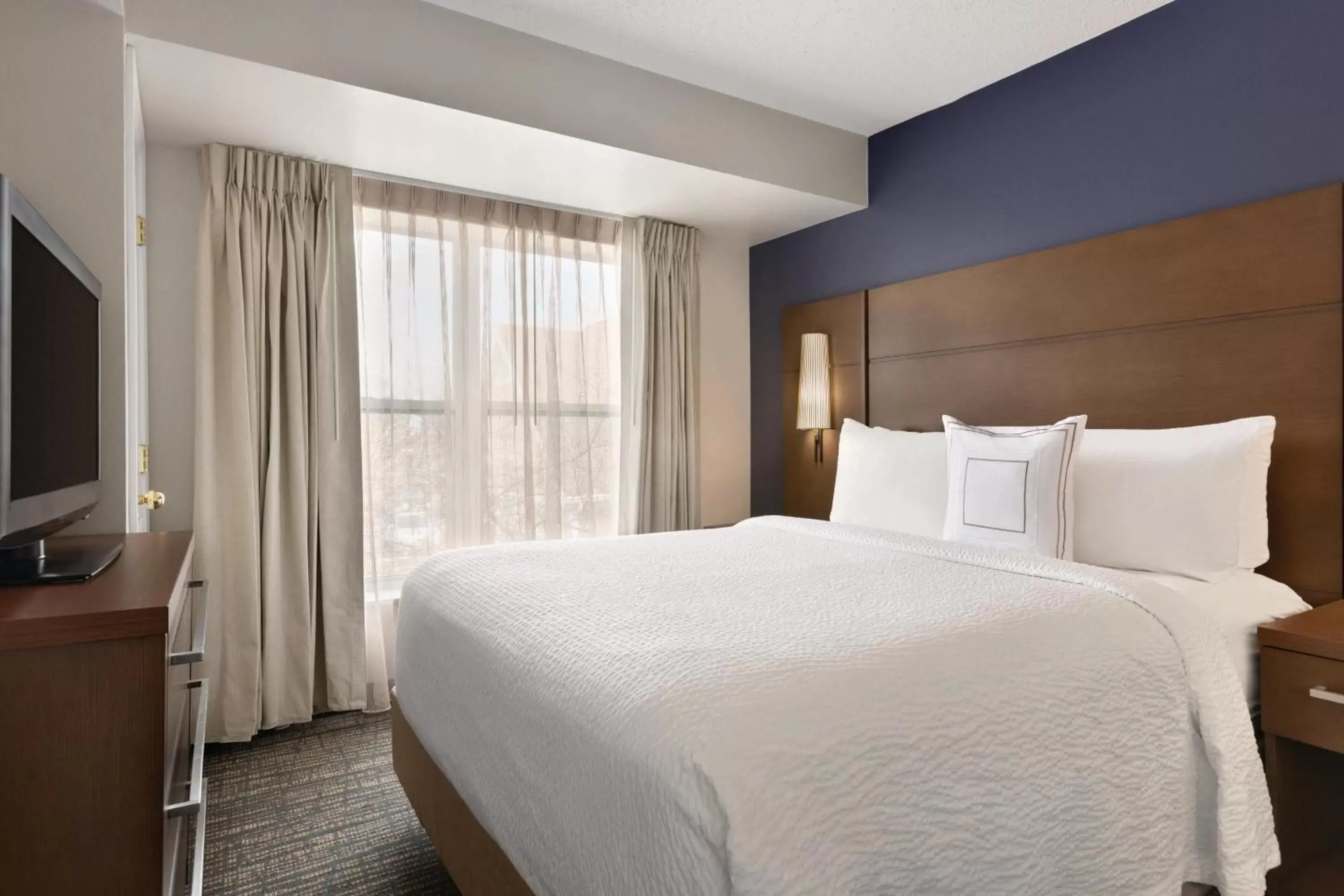 Bedroom, Bed in Residence Inn by Marriott Buffalo Galleria Mall