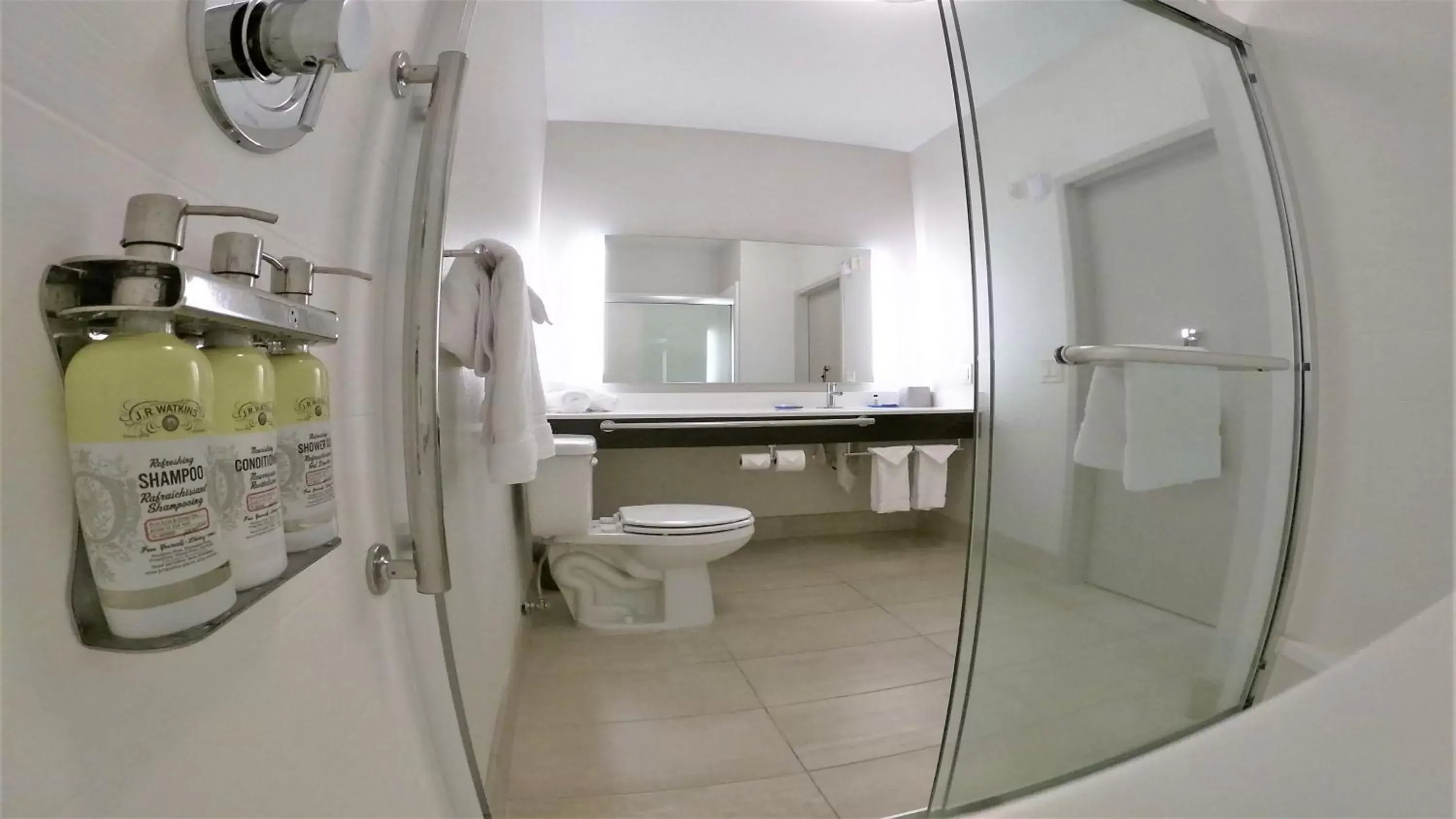 Photo of the whole room, Bathroom in Holiday Inn Express & Suites Hood River, an IHG Hotel