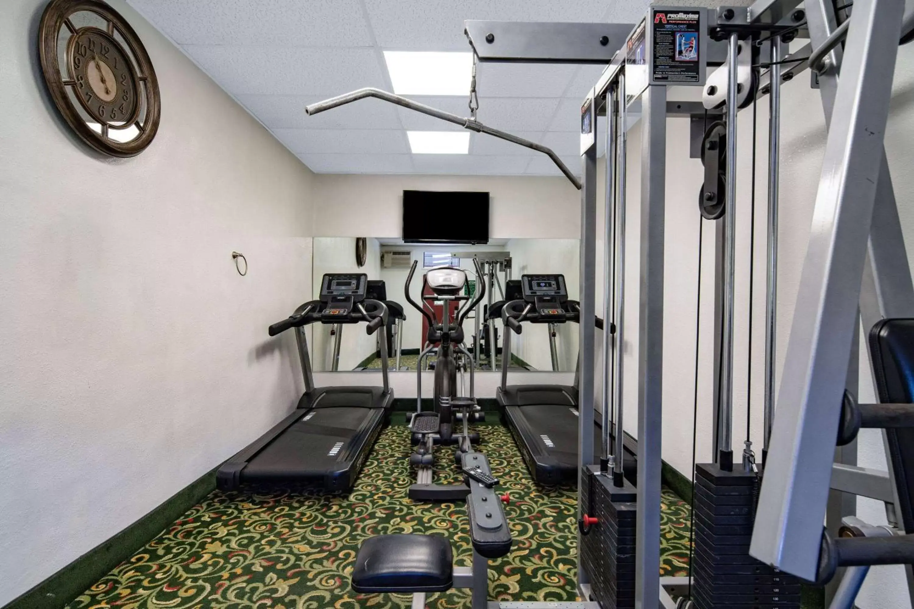 Fitness centre/facilities, Fitness Center/Facilities in Super 8 by Wyndham San Diego Hotel Circle