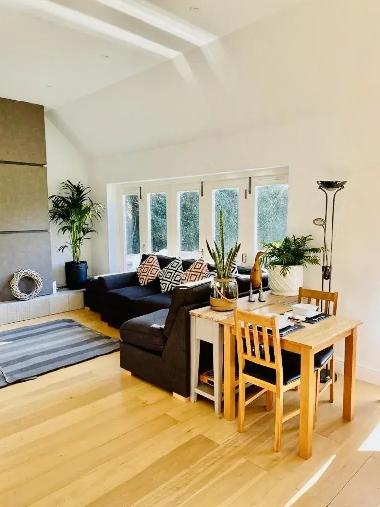 Kitchen or kitchenette, Seating Area in The Thorpe Guesthouse