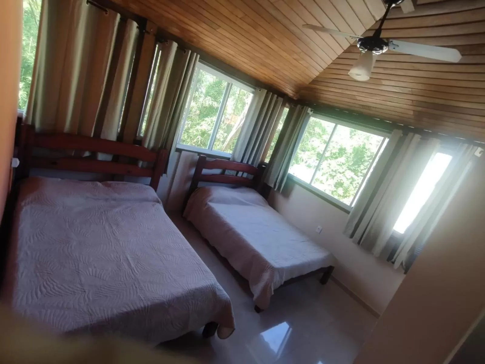 Photo of the whole room, Bed in Apart da Cachoeira